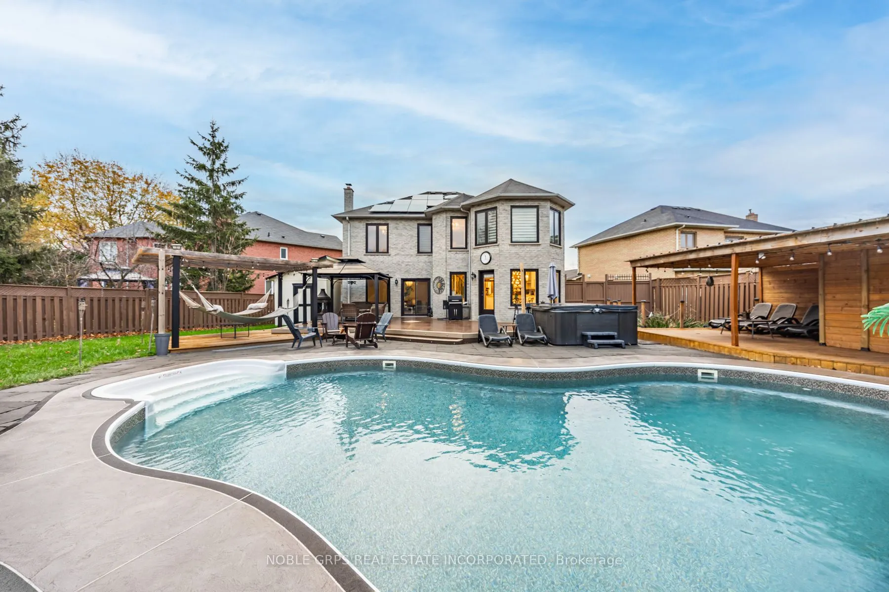48 Lipton Crescent
