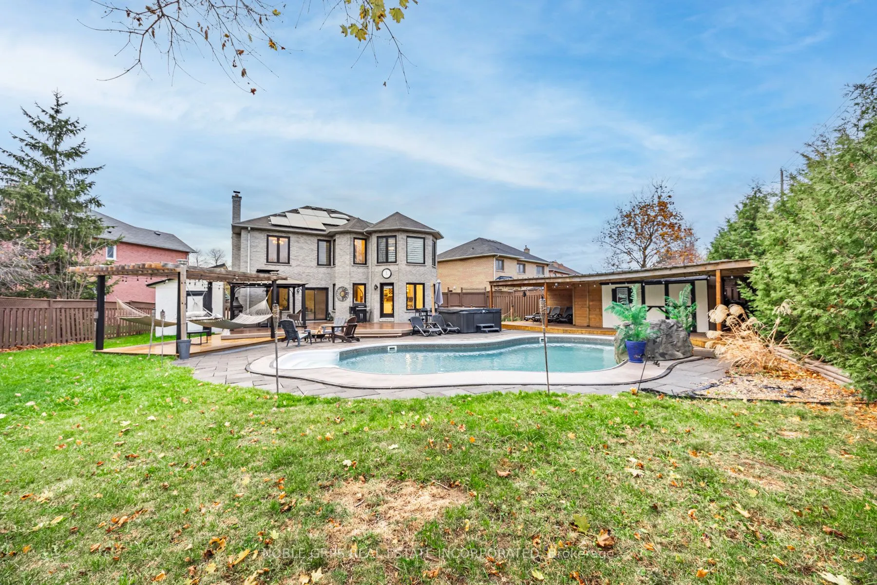 48 Lipton Crescent