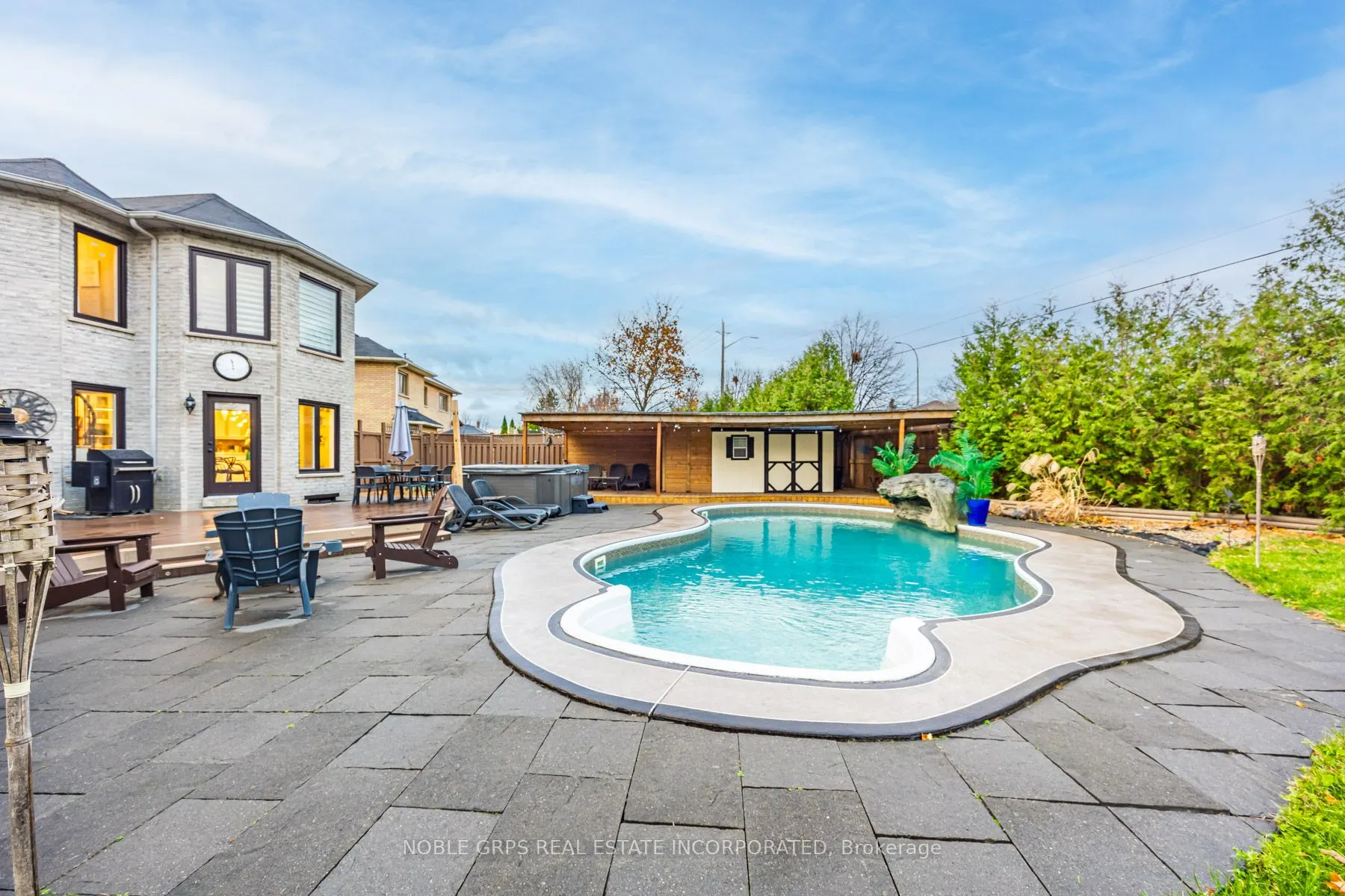 48 Lipton Crescent