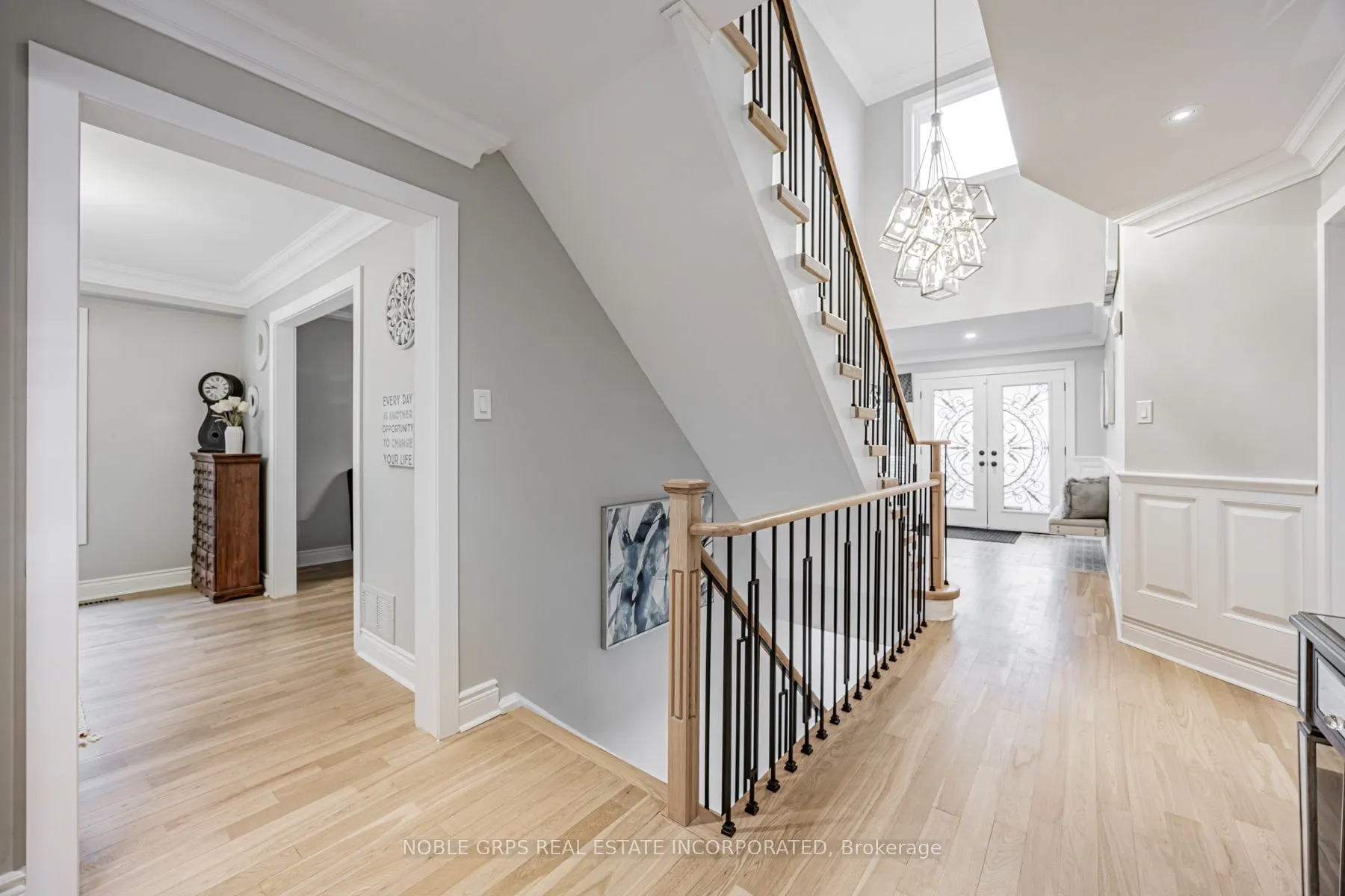 48 Lipton Crescent