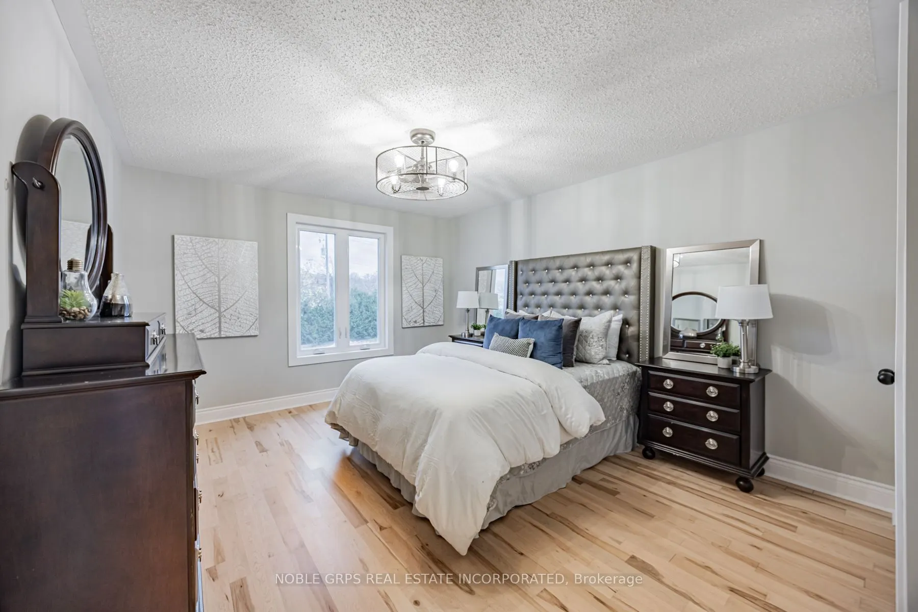 48 Lipton Crescent