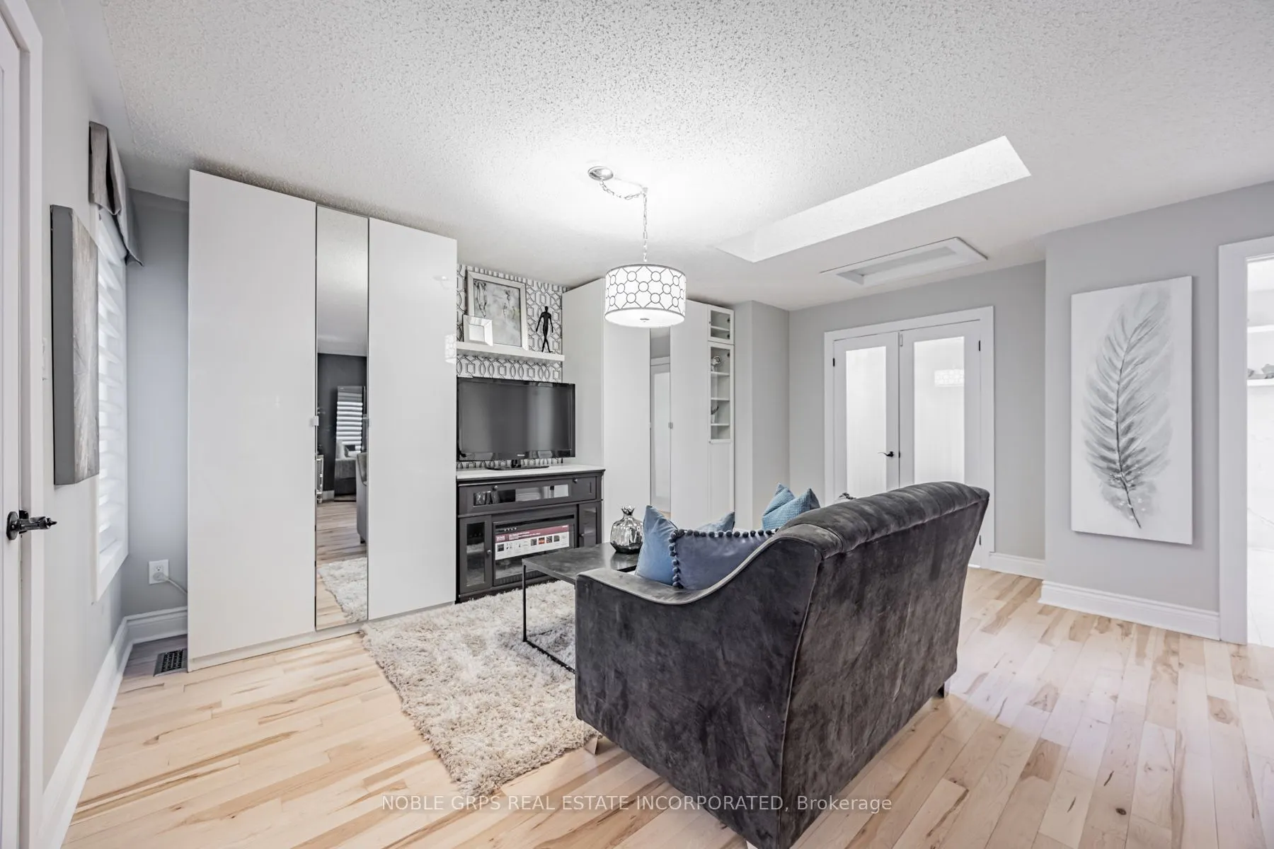 48 Lipton Crescent