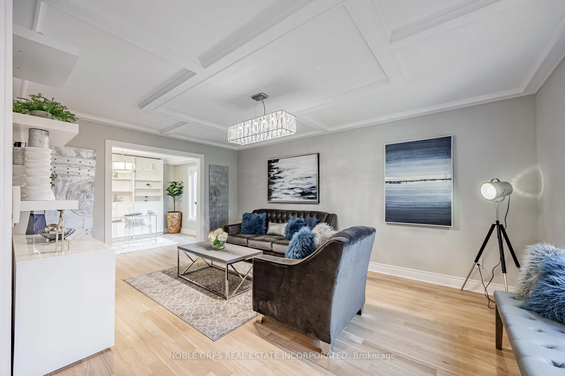 48 Lipton Crescent