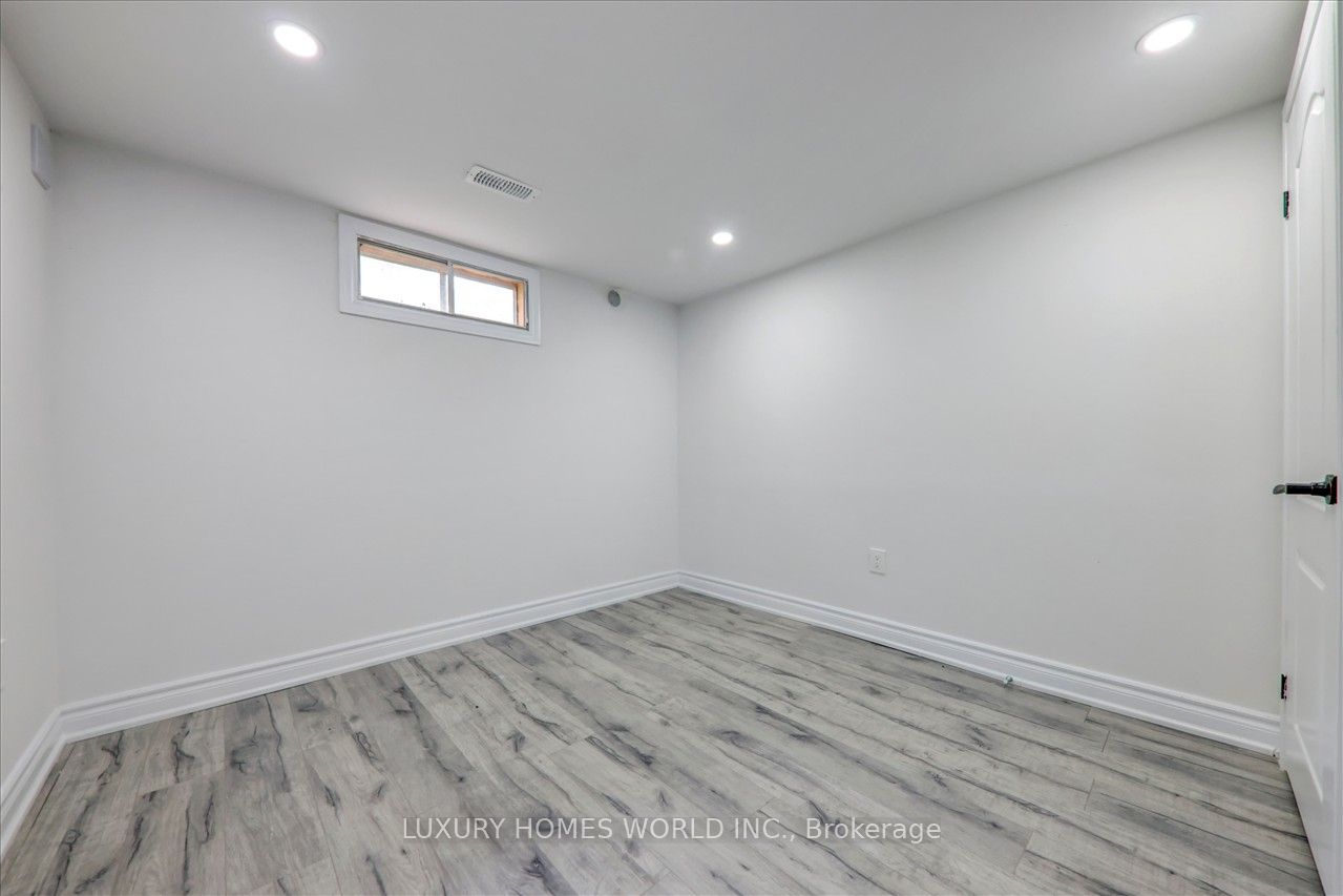 951 Essa Crescent