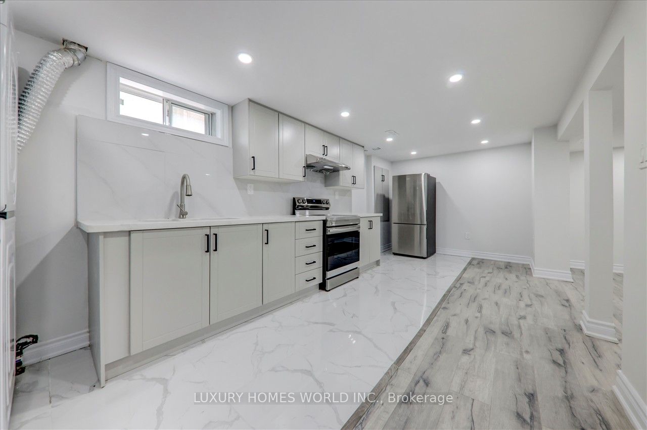 951 Essa Crescent