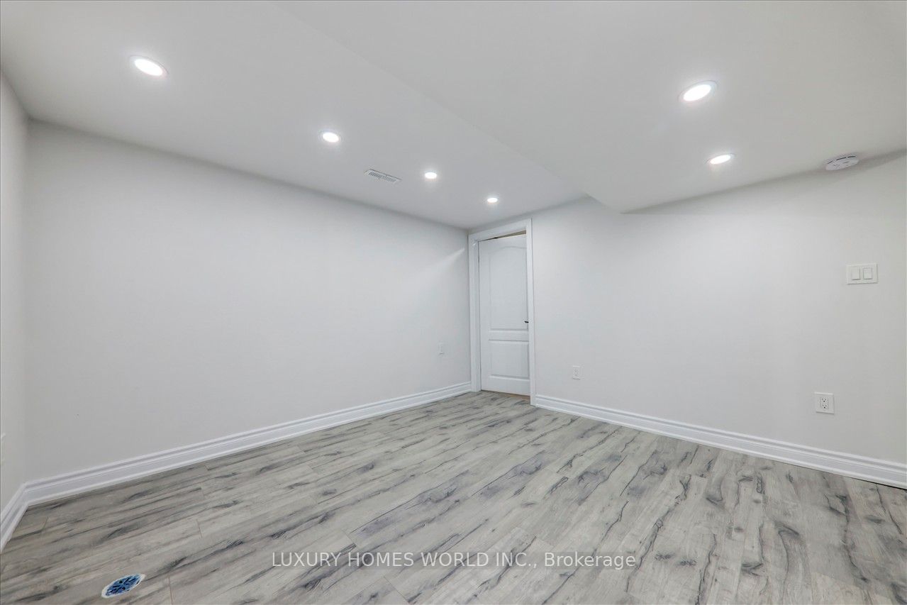 951 Essa Crescent