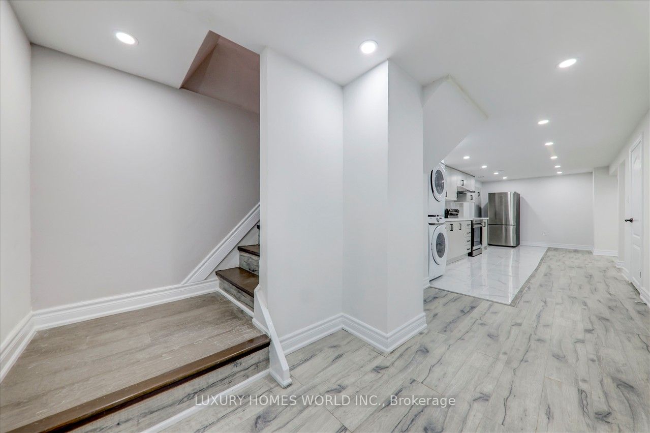 951 Essa Crescent
