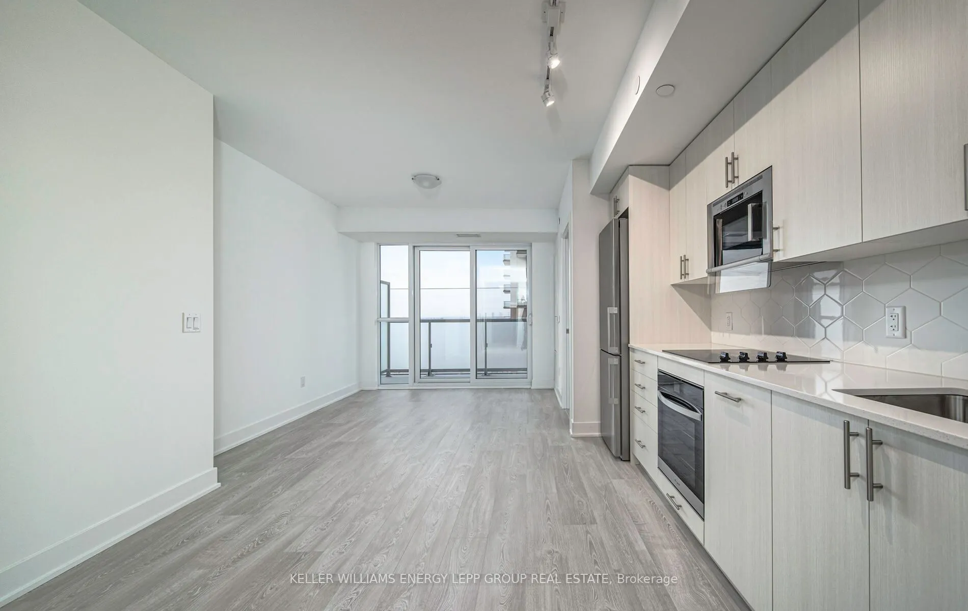 2545 Simcoe Street N, #615