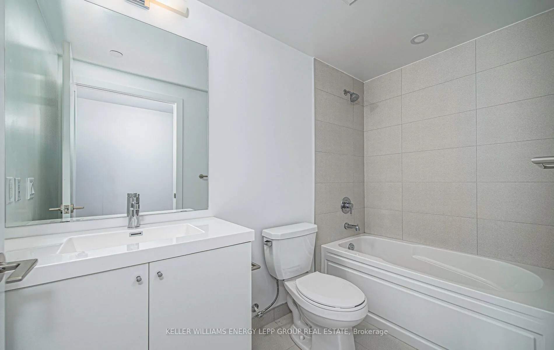 2545 Simcoe Street N, #615