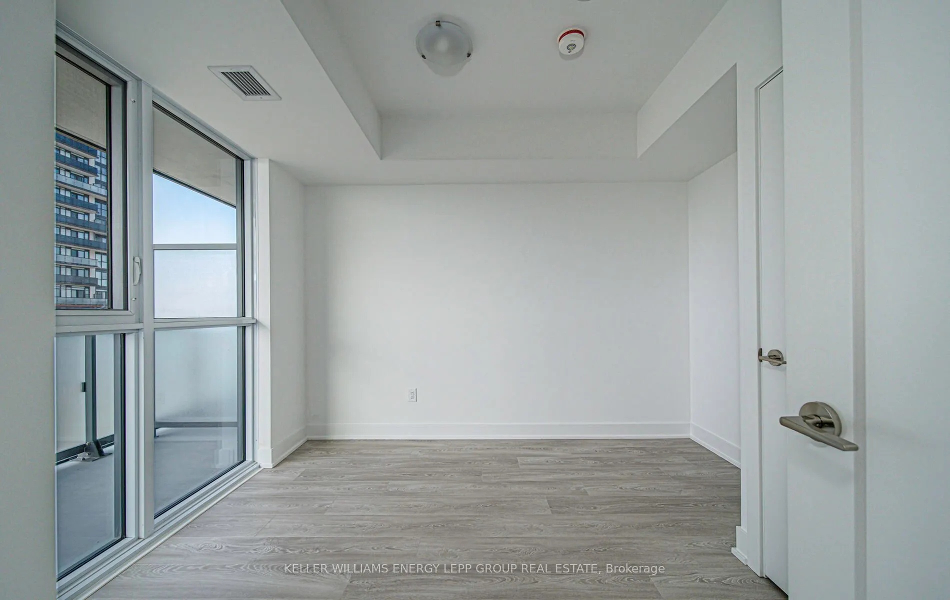 2545 Simcoe Street N, #615