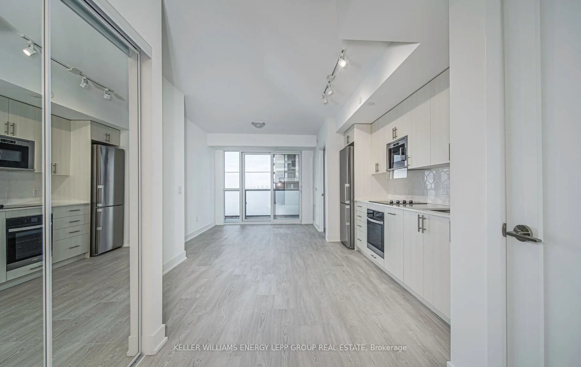 2545 Simcoe Street N, #615