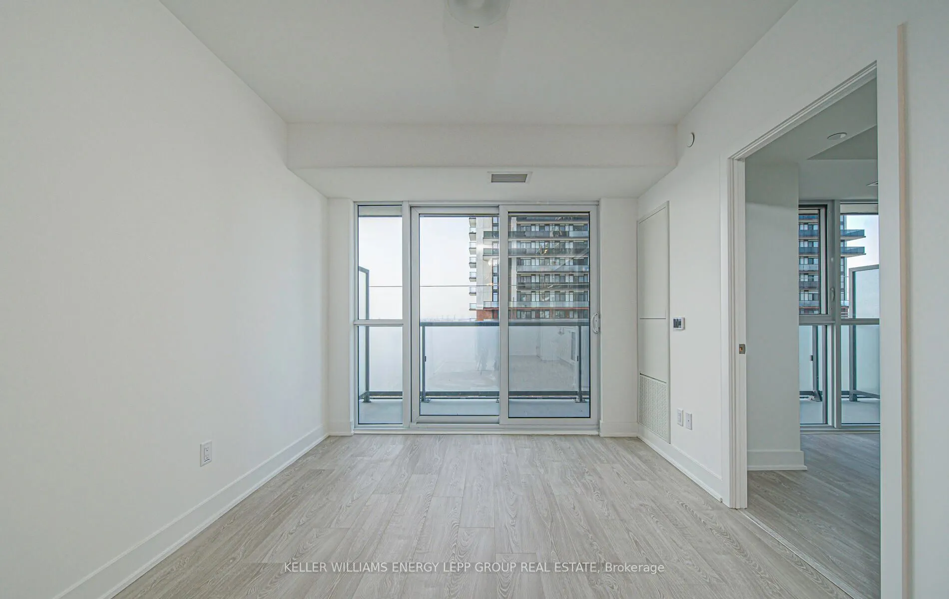 2545 Simcoe Street N, #615