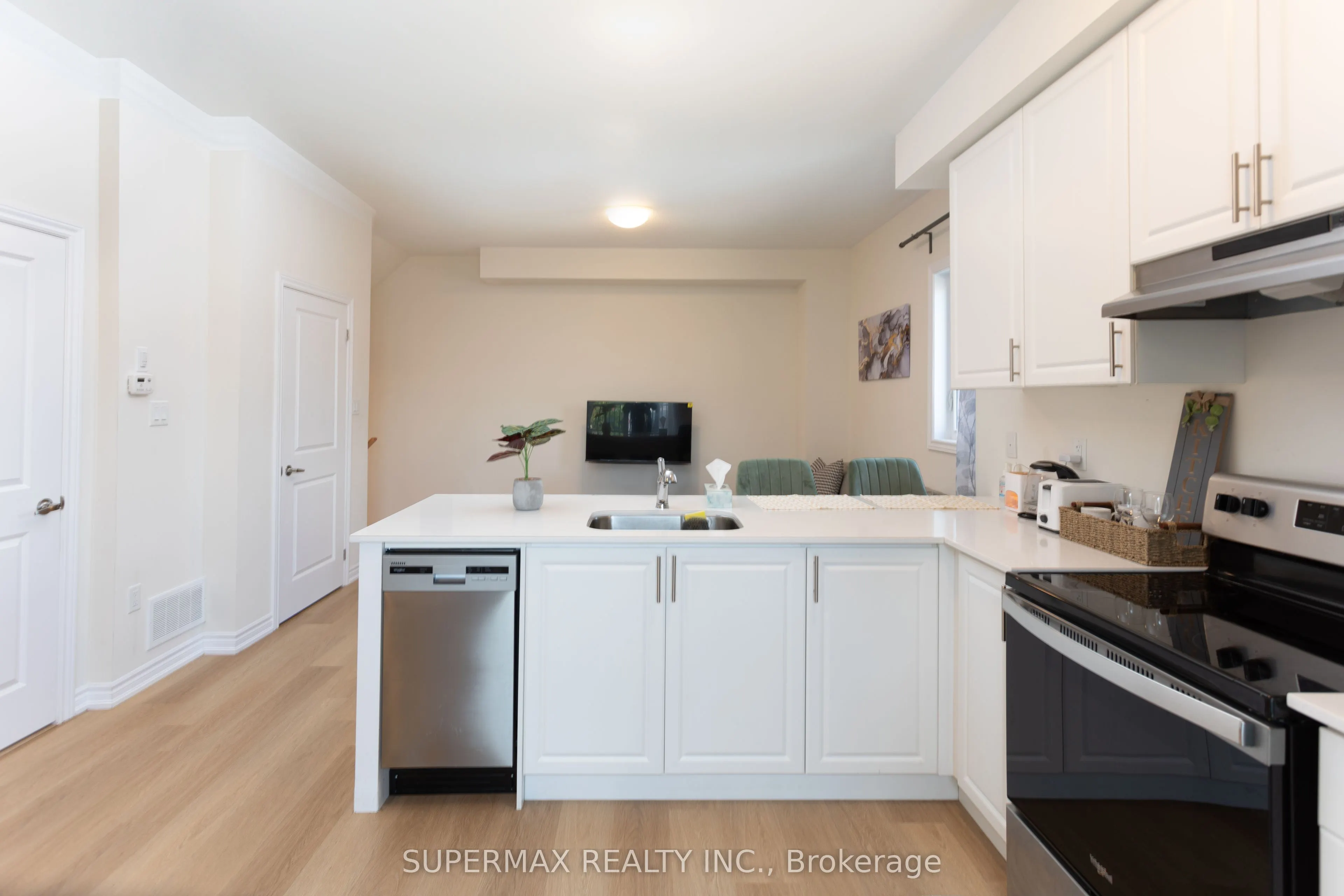 470 Beresford Path, #10