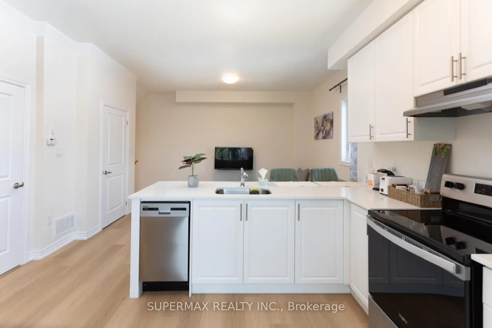 470 Beresford Path, #10