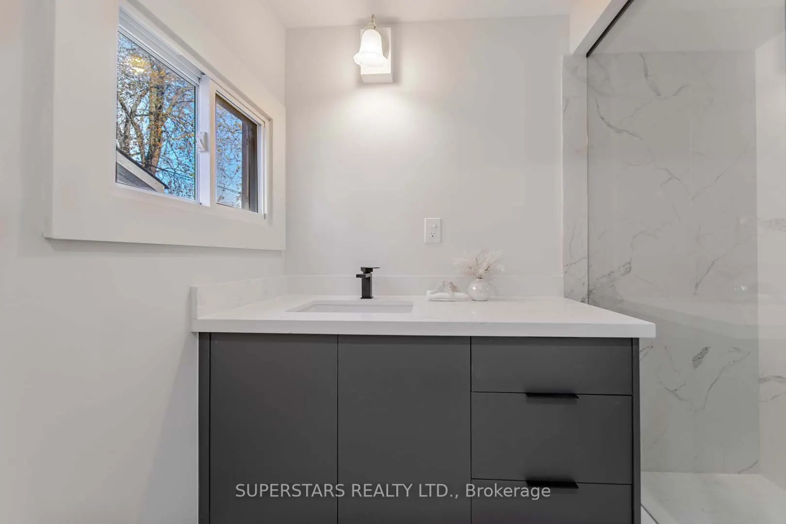 14 Pinegrove Avenue