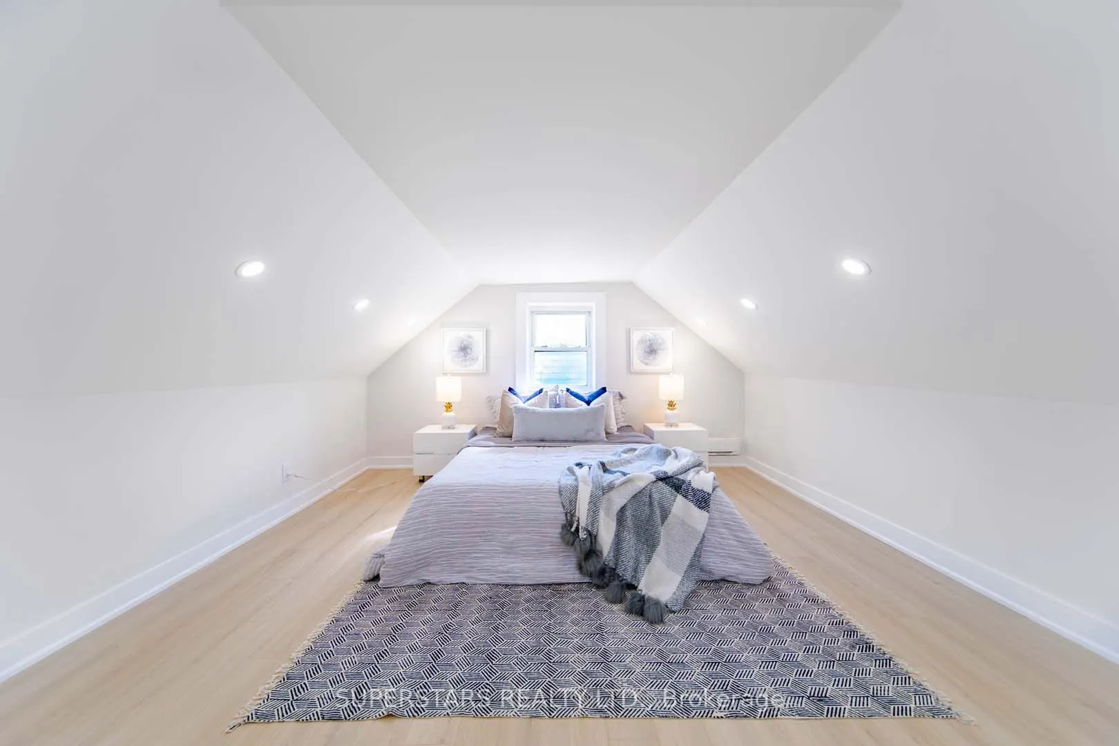 14 Pinegrove Avenue