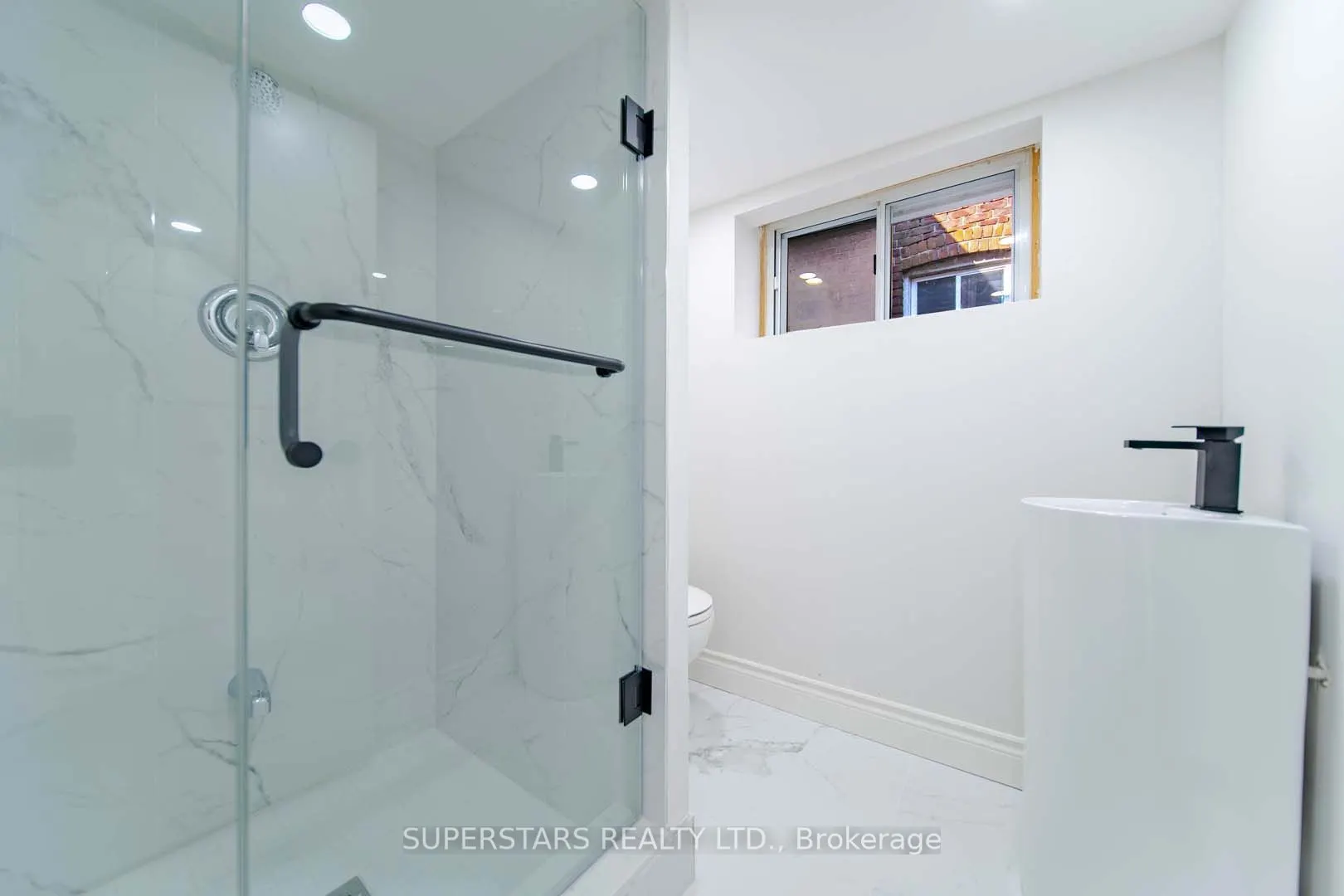 14 Pinegrove Avenue