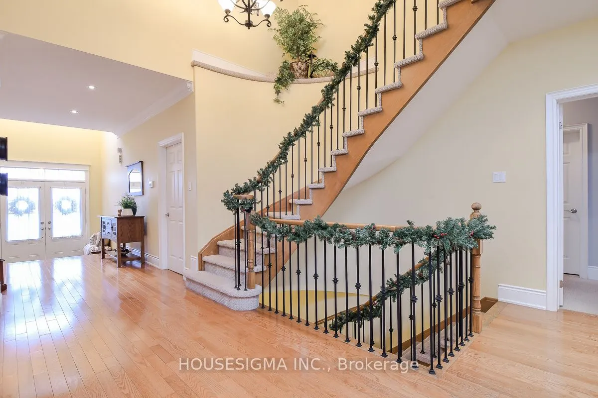 1044 Swiss Heights