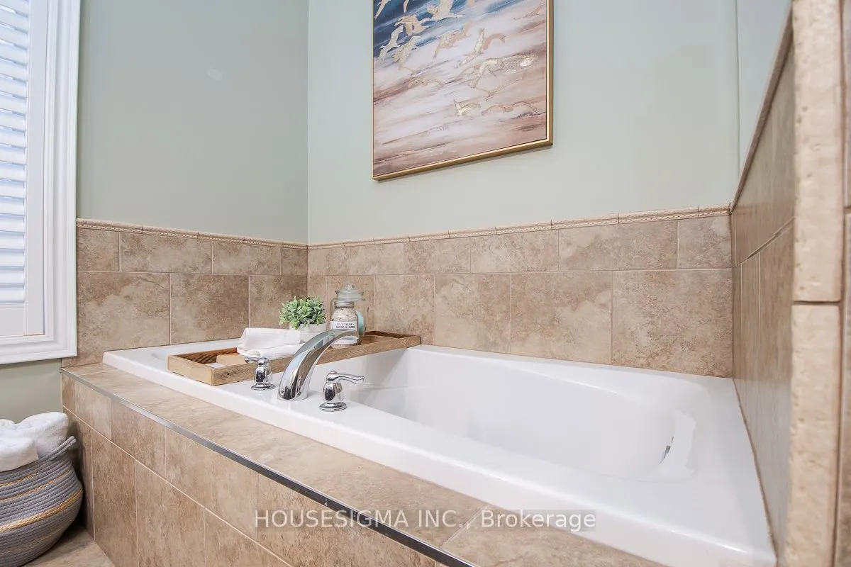 1044 Swiss Heights