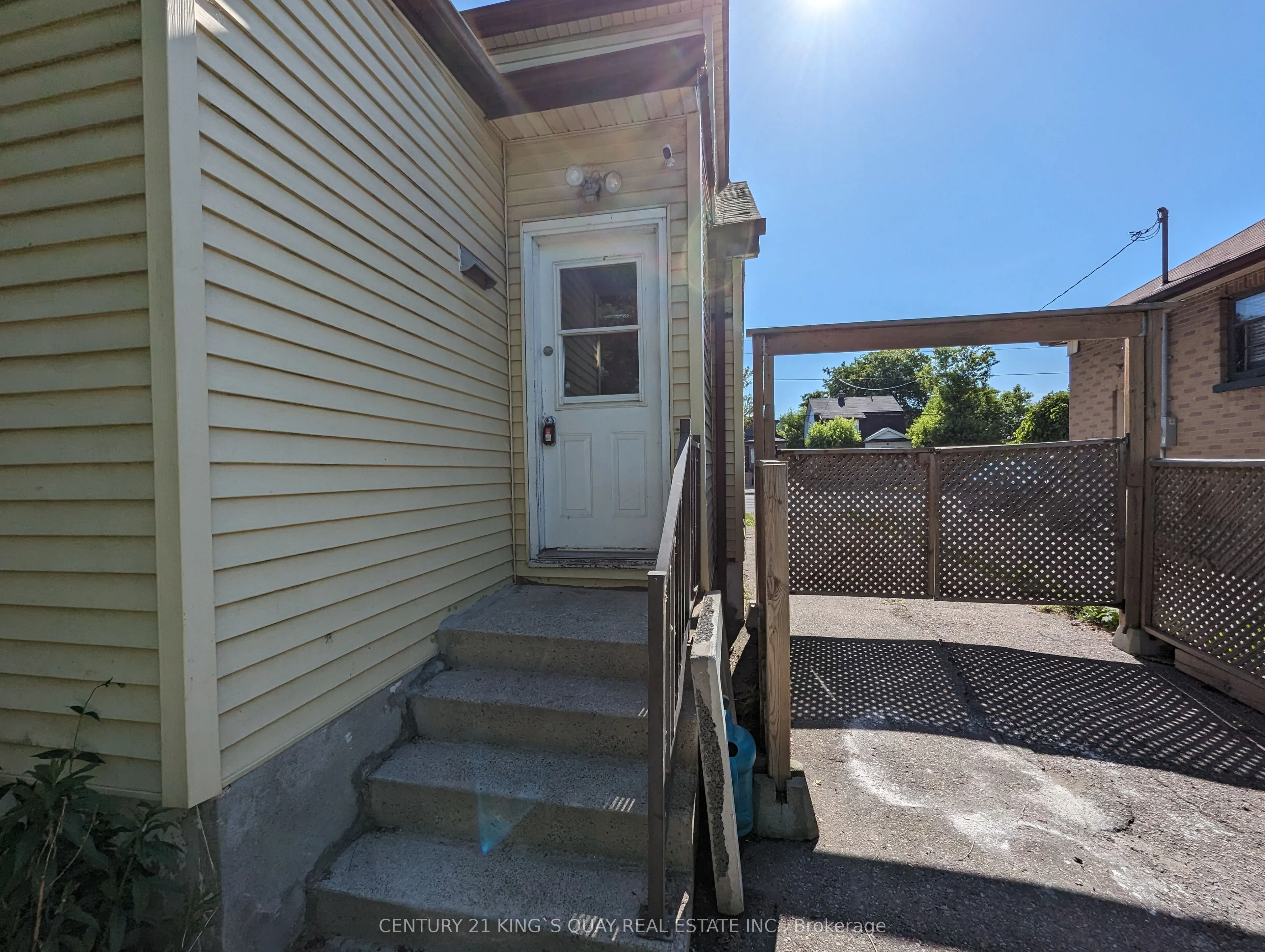 211 Park Road S