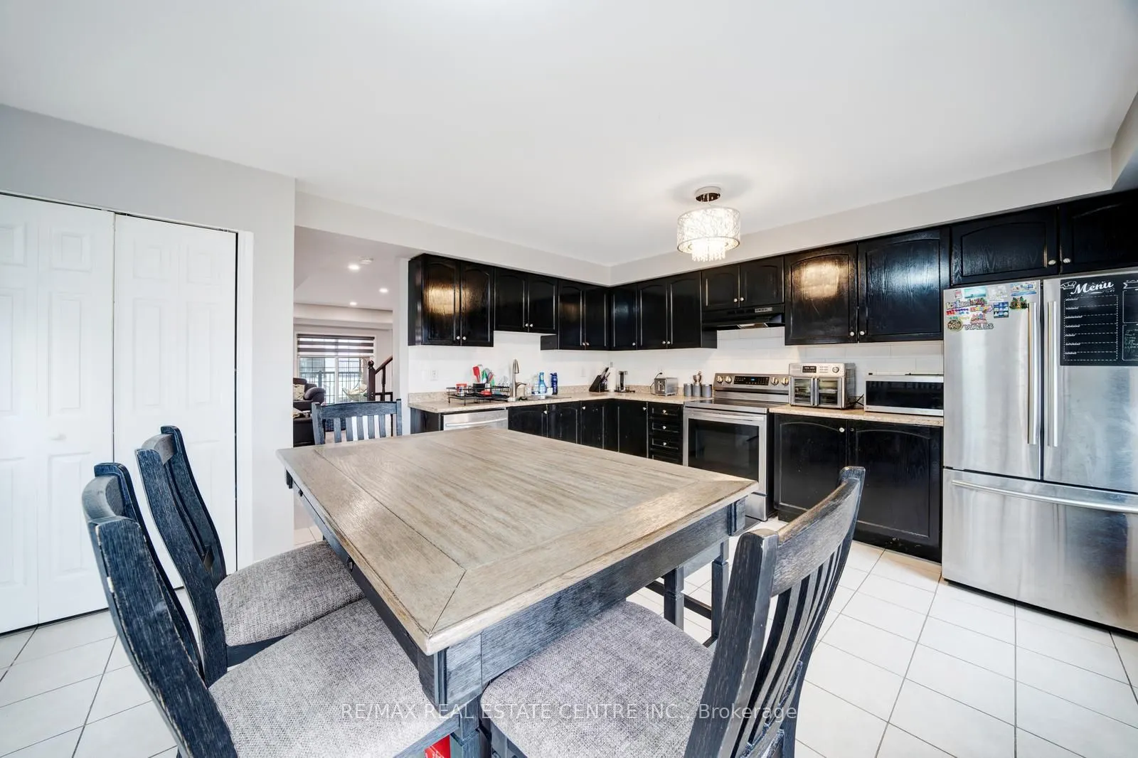 553 Rossland Road E