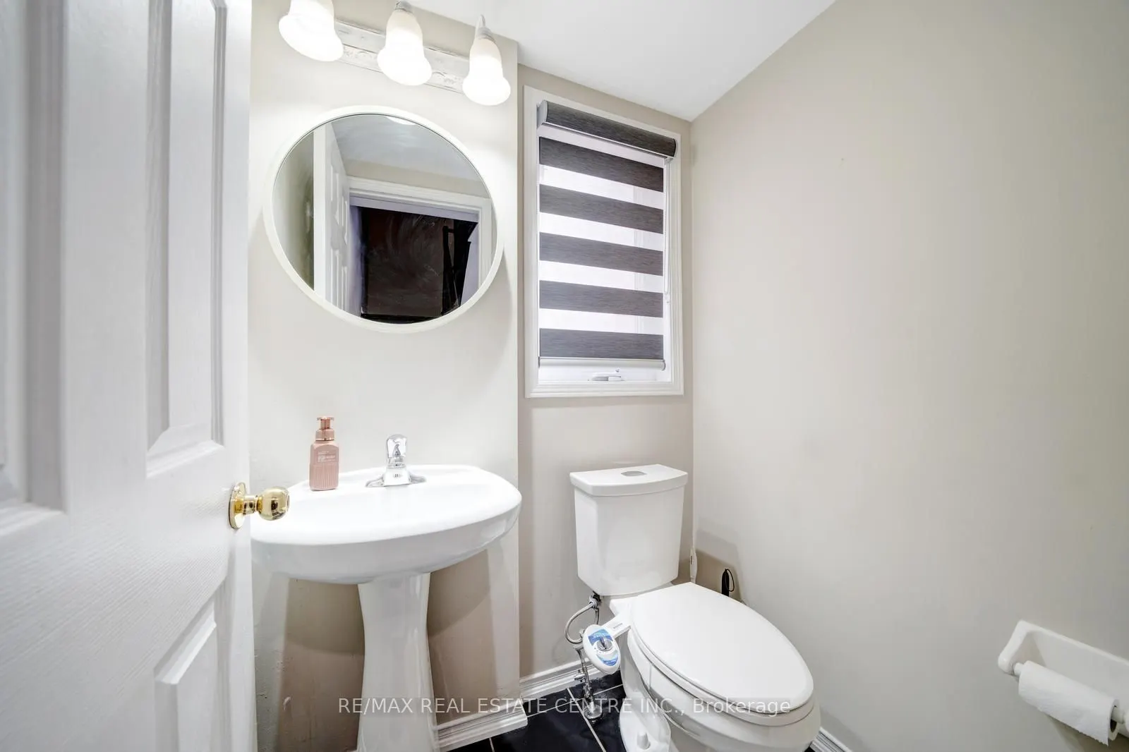 553 Rossland Road E