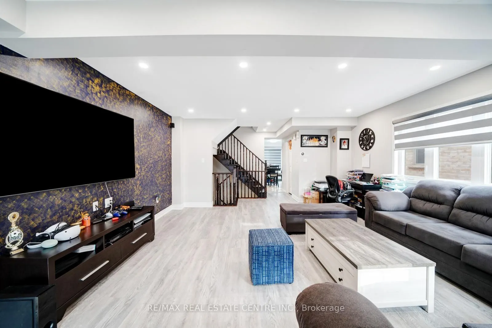 553 Rossland Road E