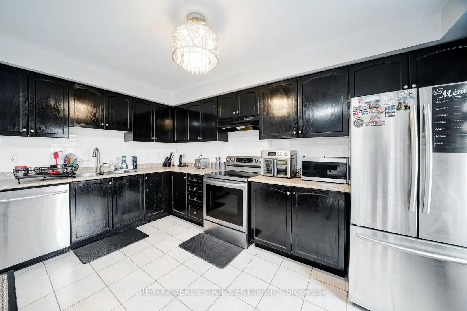 553 Rossland Road E
