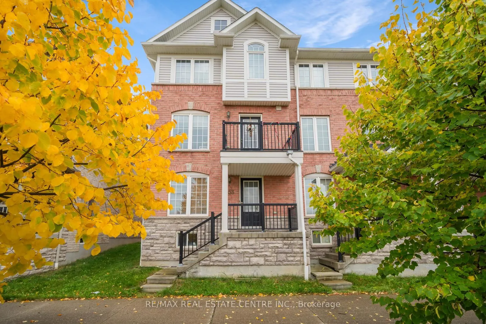 553 Rossland Road E