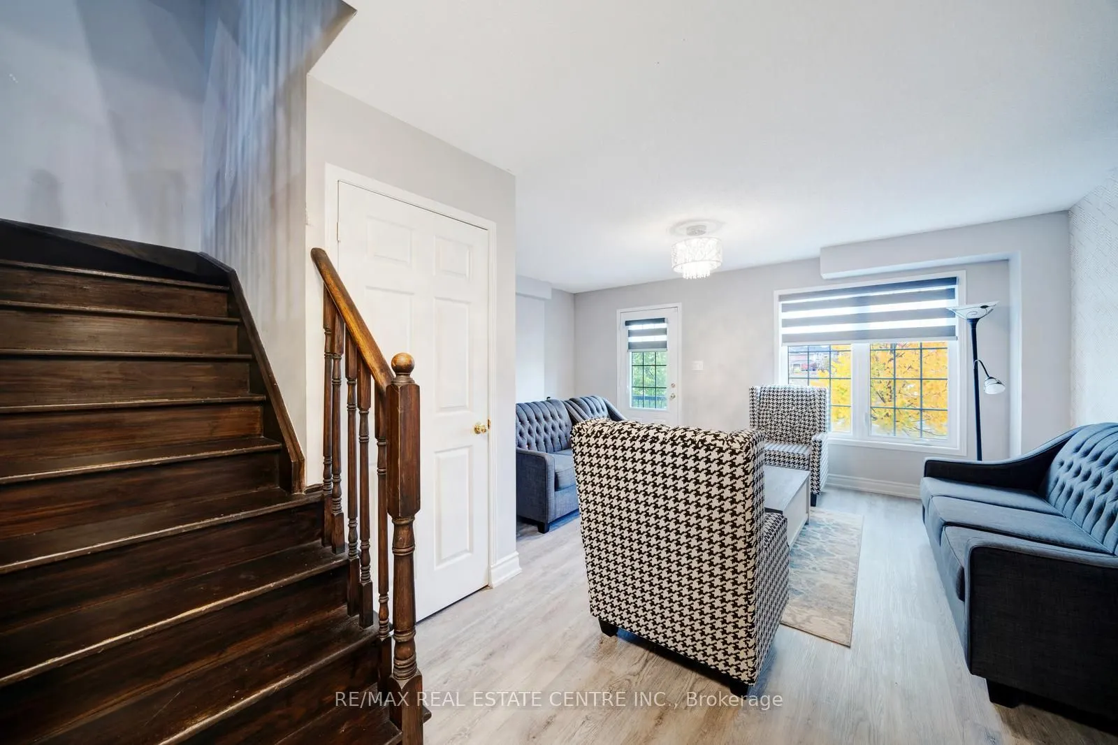 553 Rossland Road E