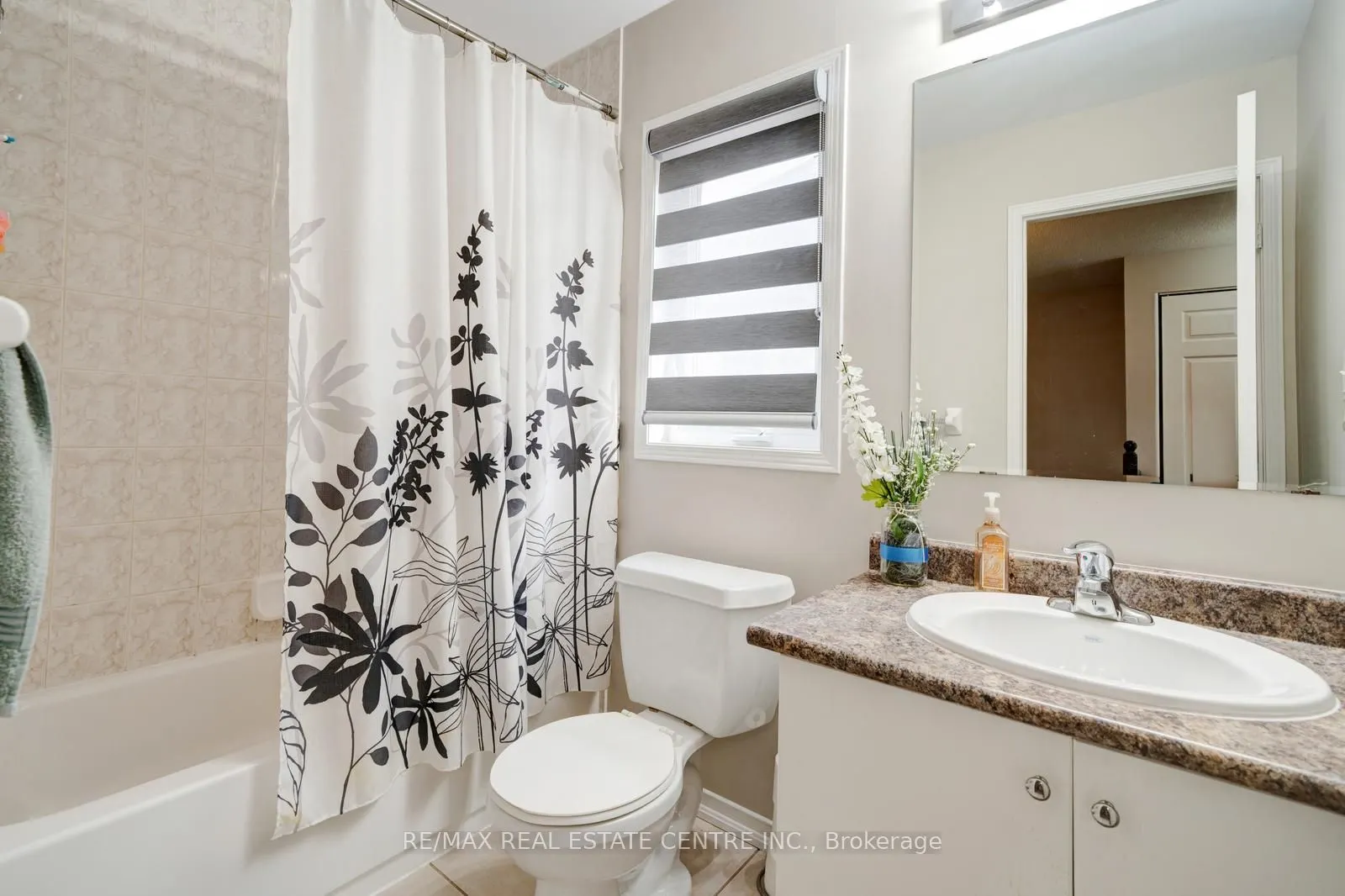 553 Rossland Road E