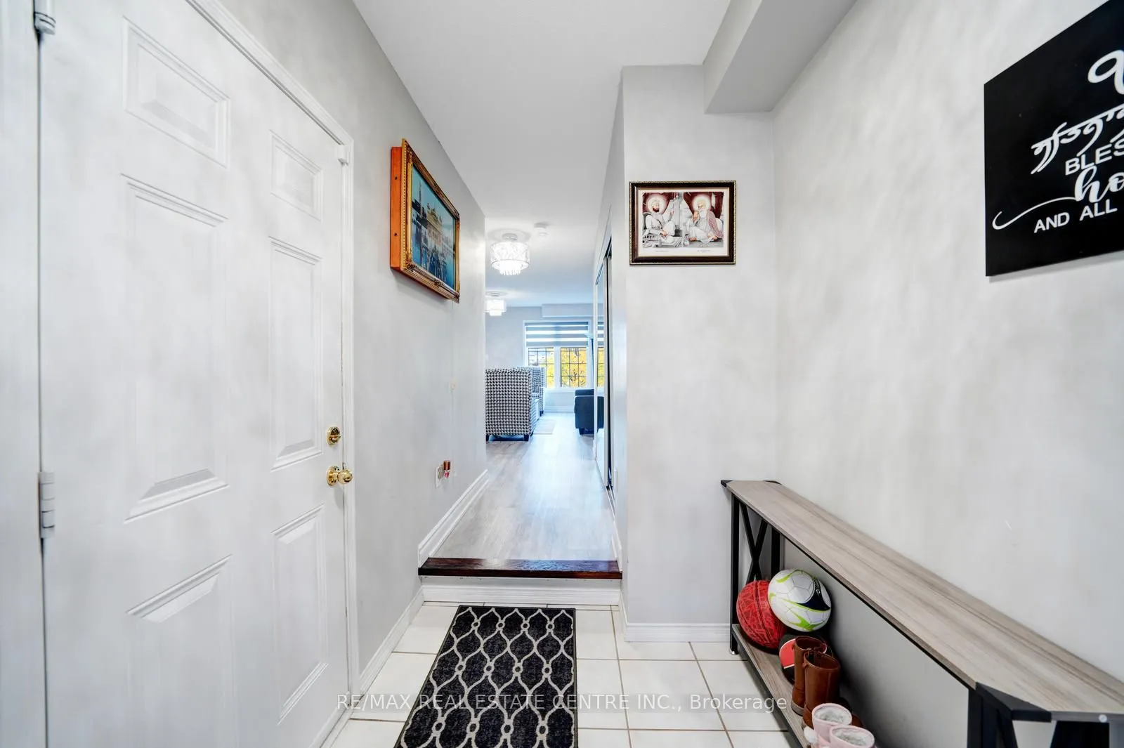 553 Rossland Road E