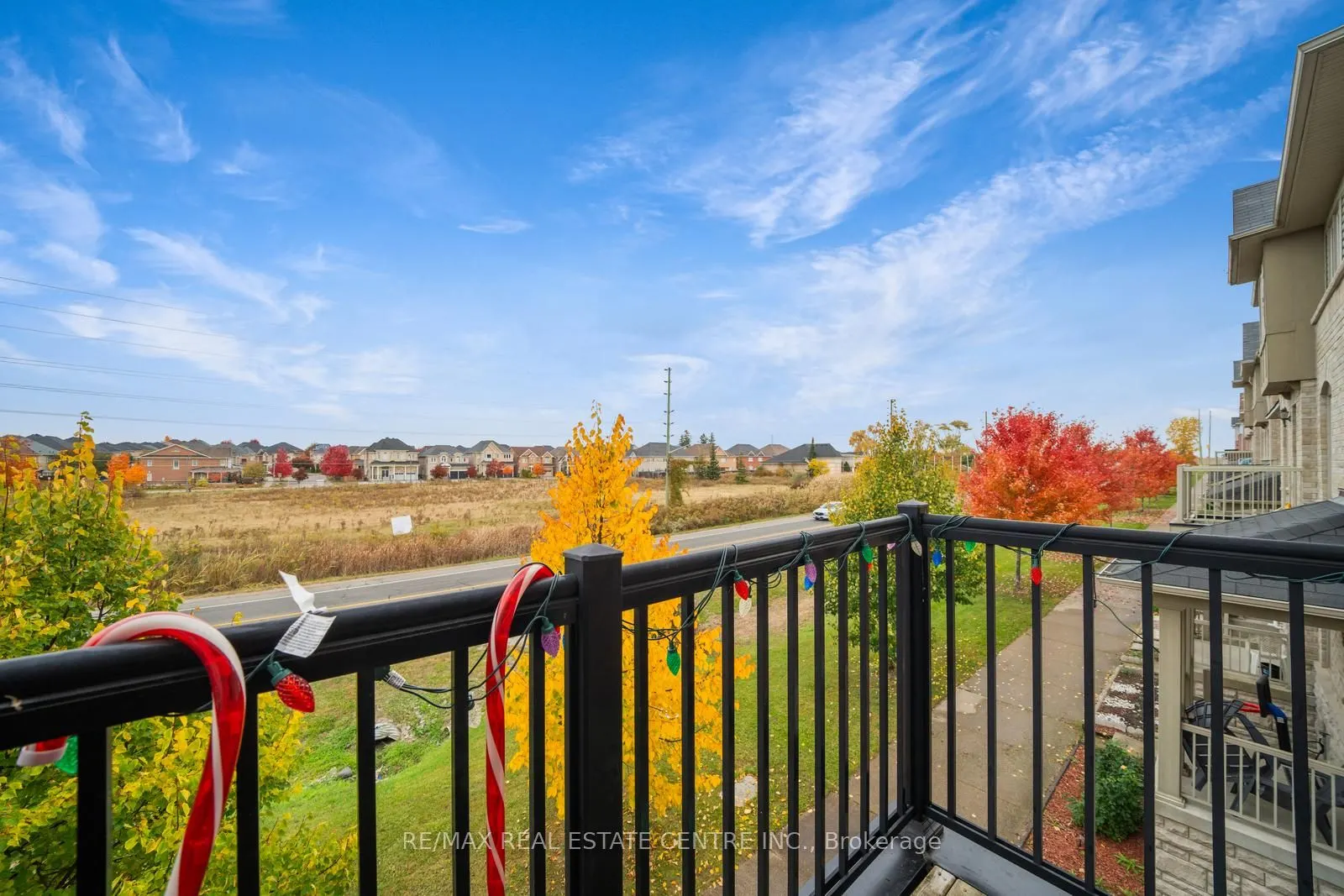 553 Rossland Road E