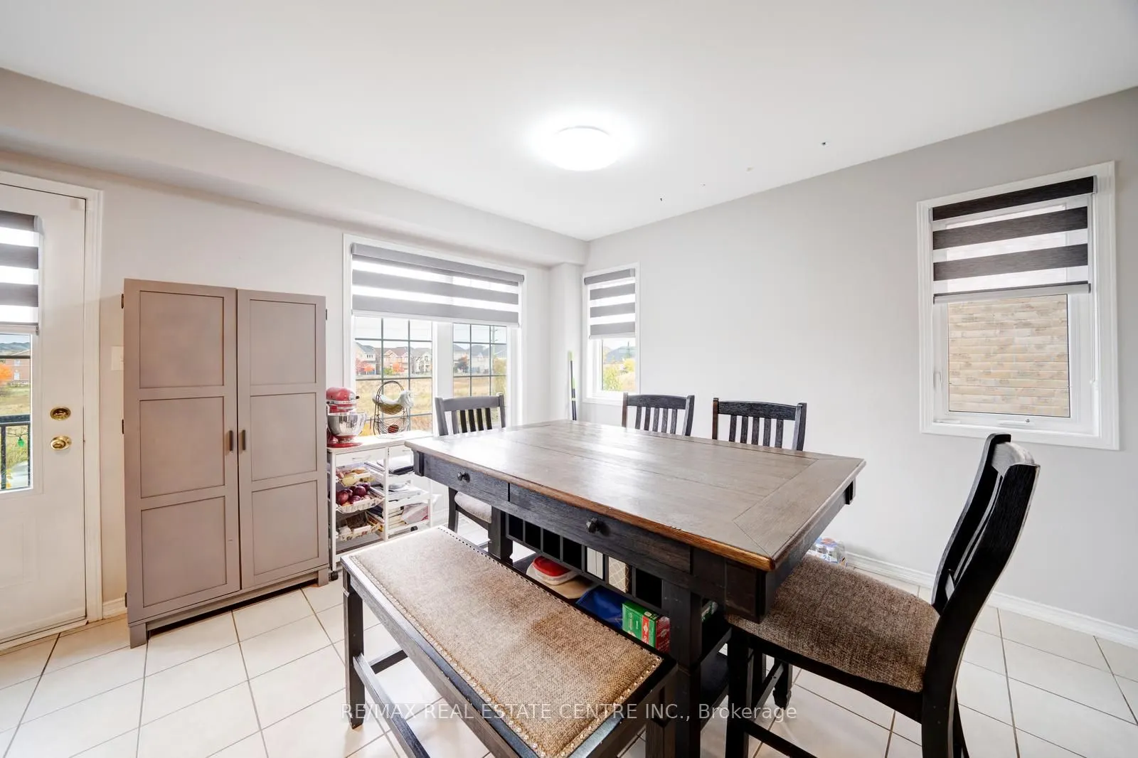 553 Rossland Road E