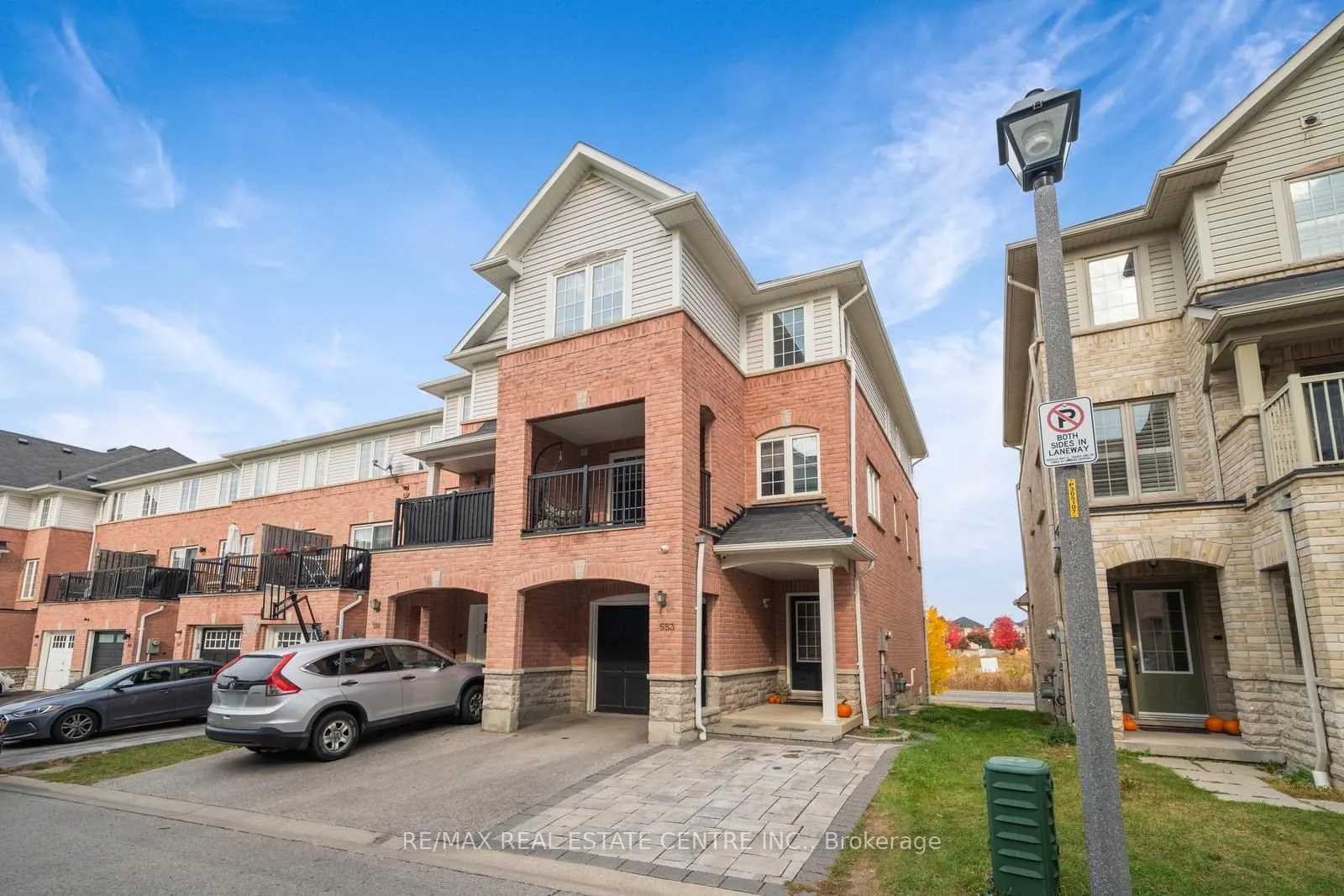 553 Rossland Road E