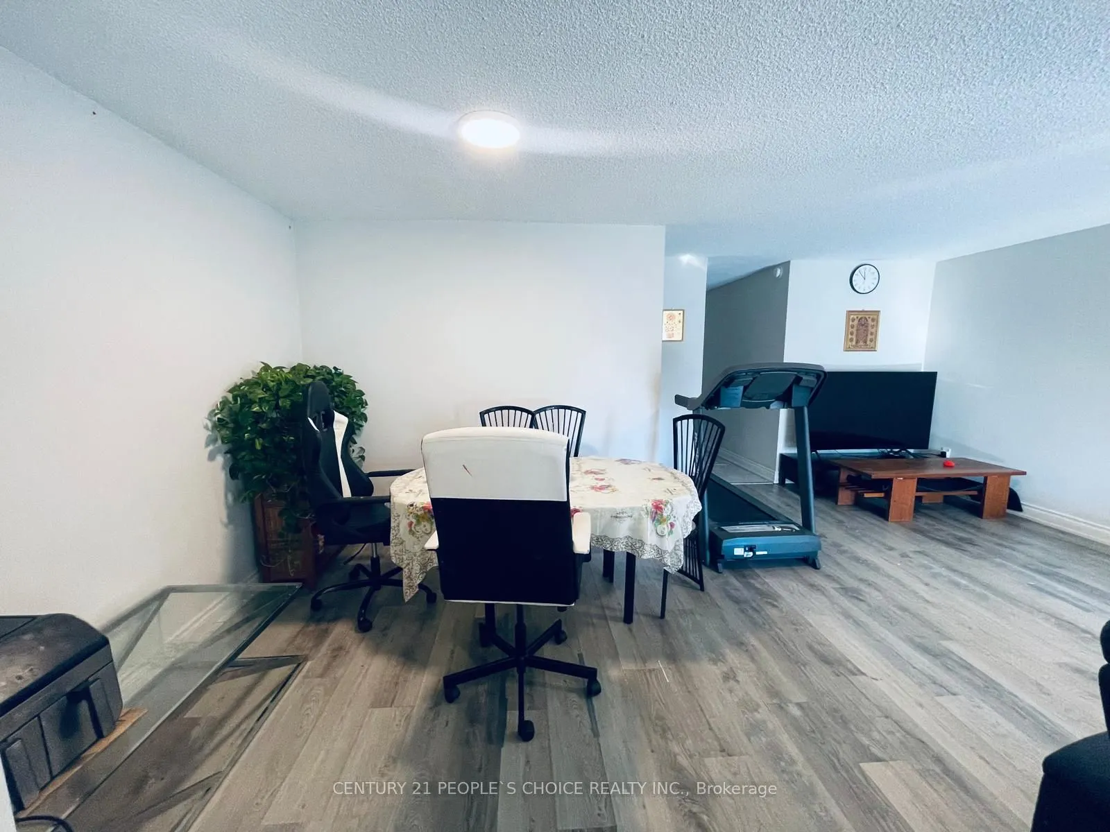 100 Wingarden Court, #216