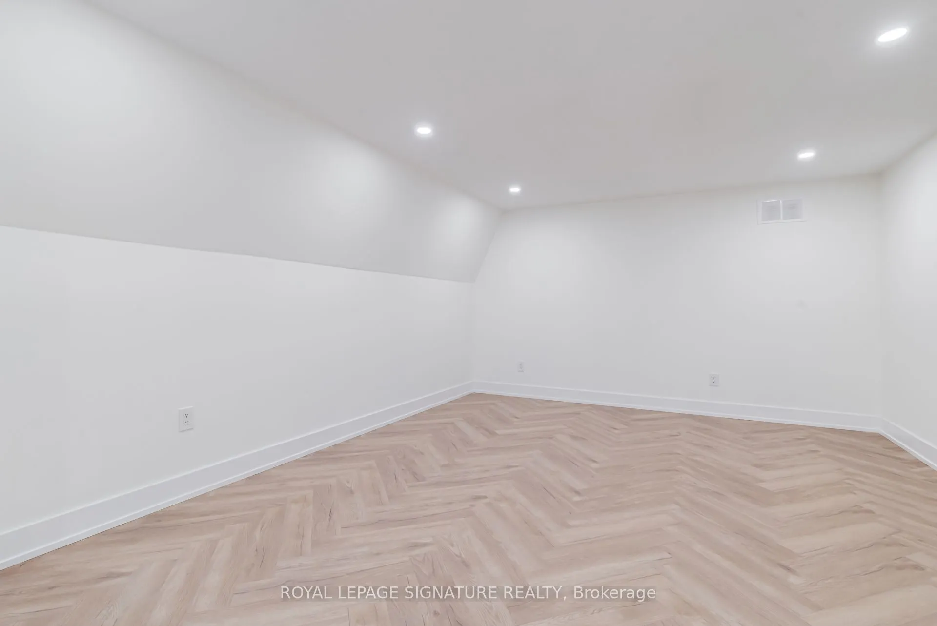 861 O'Connor Drive, #3