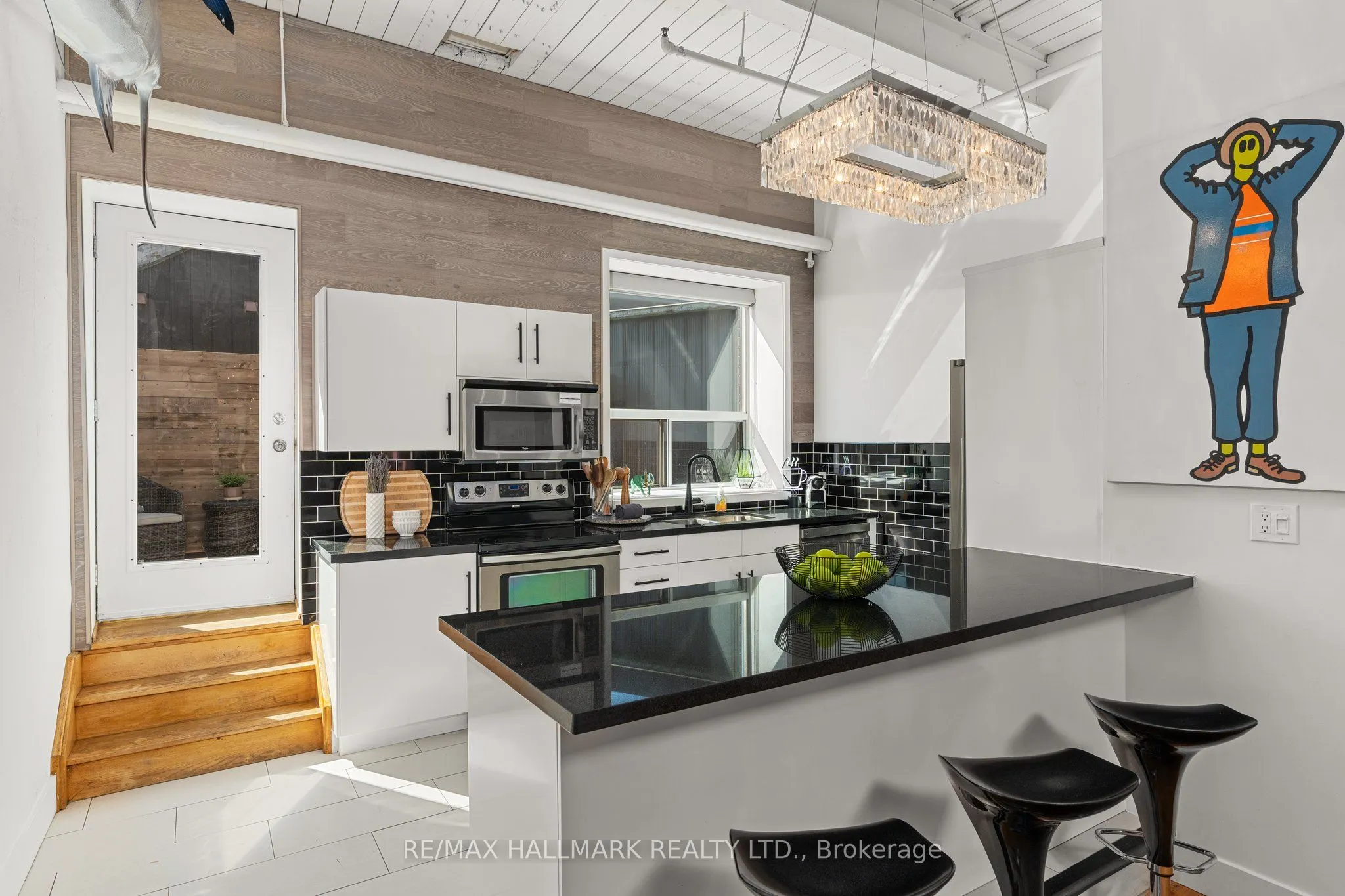 326 Carlaw Avenue, #203