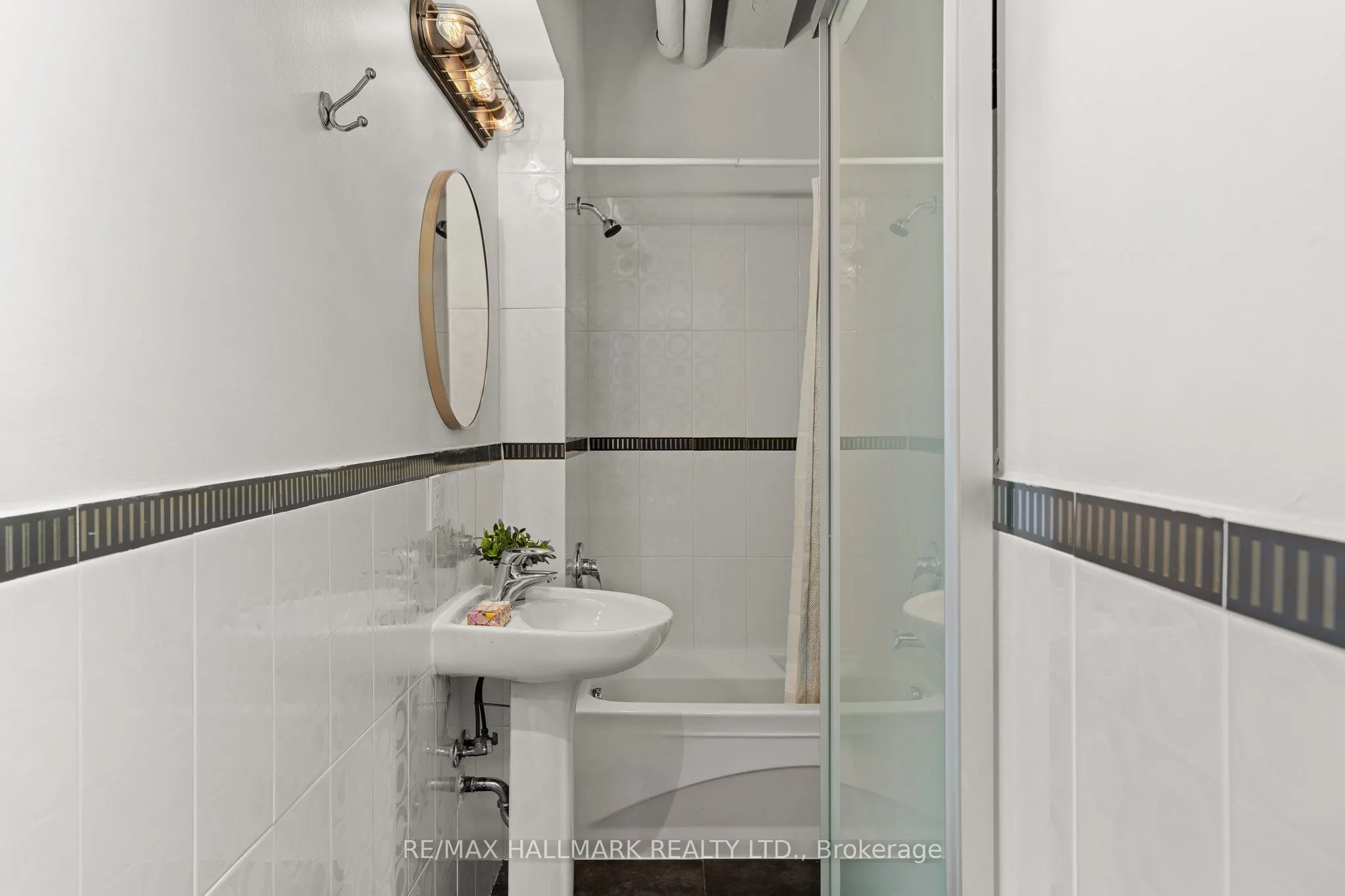 326 Carlaw Avenue, #203