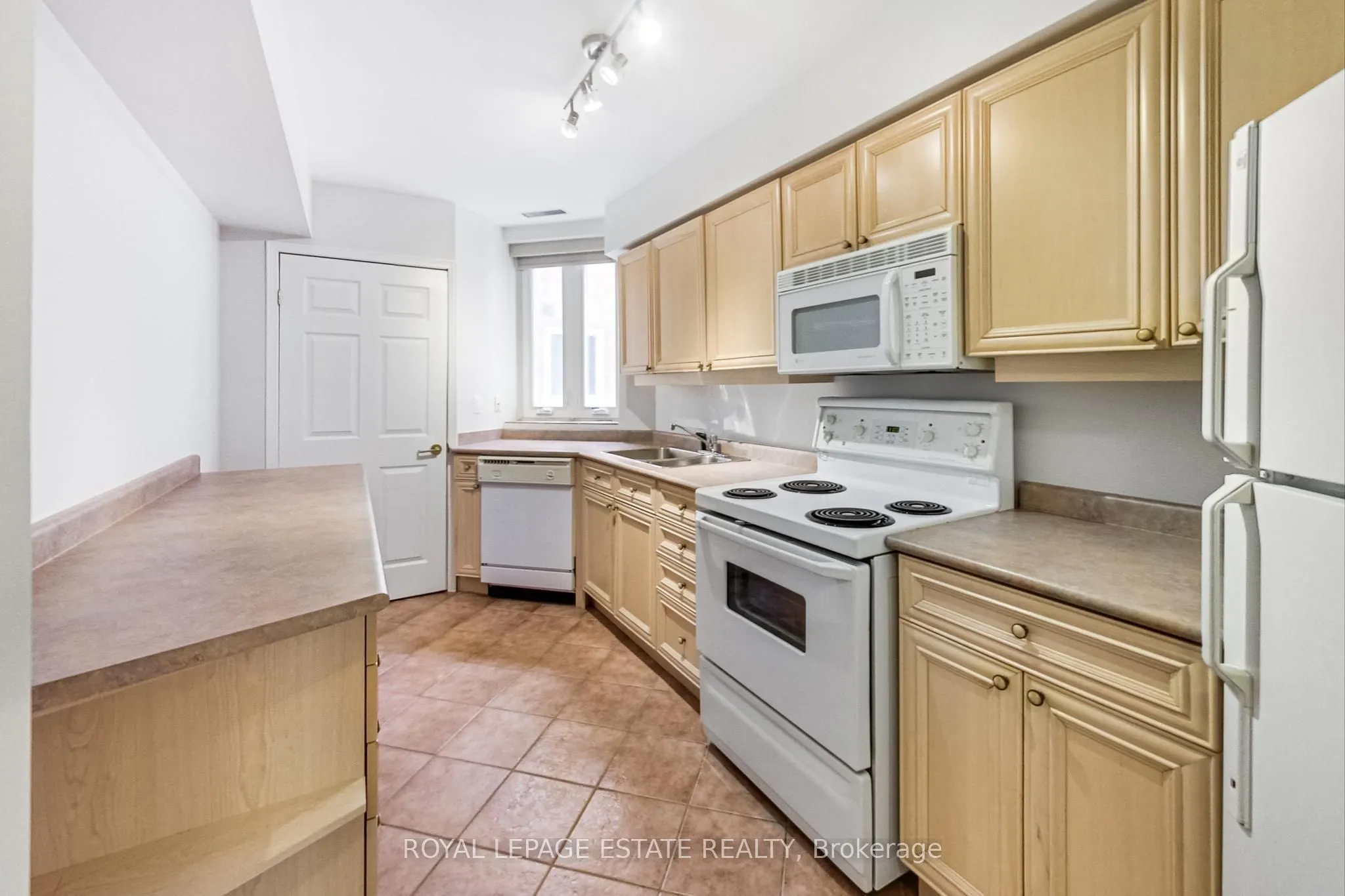 2365 Queen Street E, #202