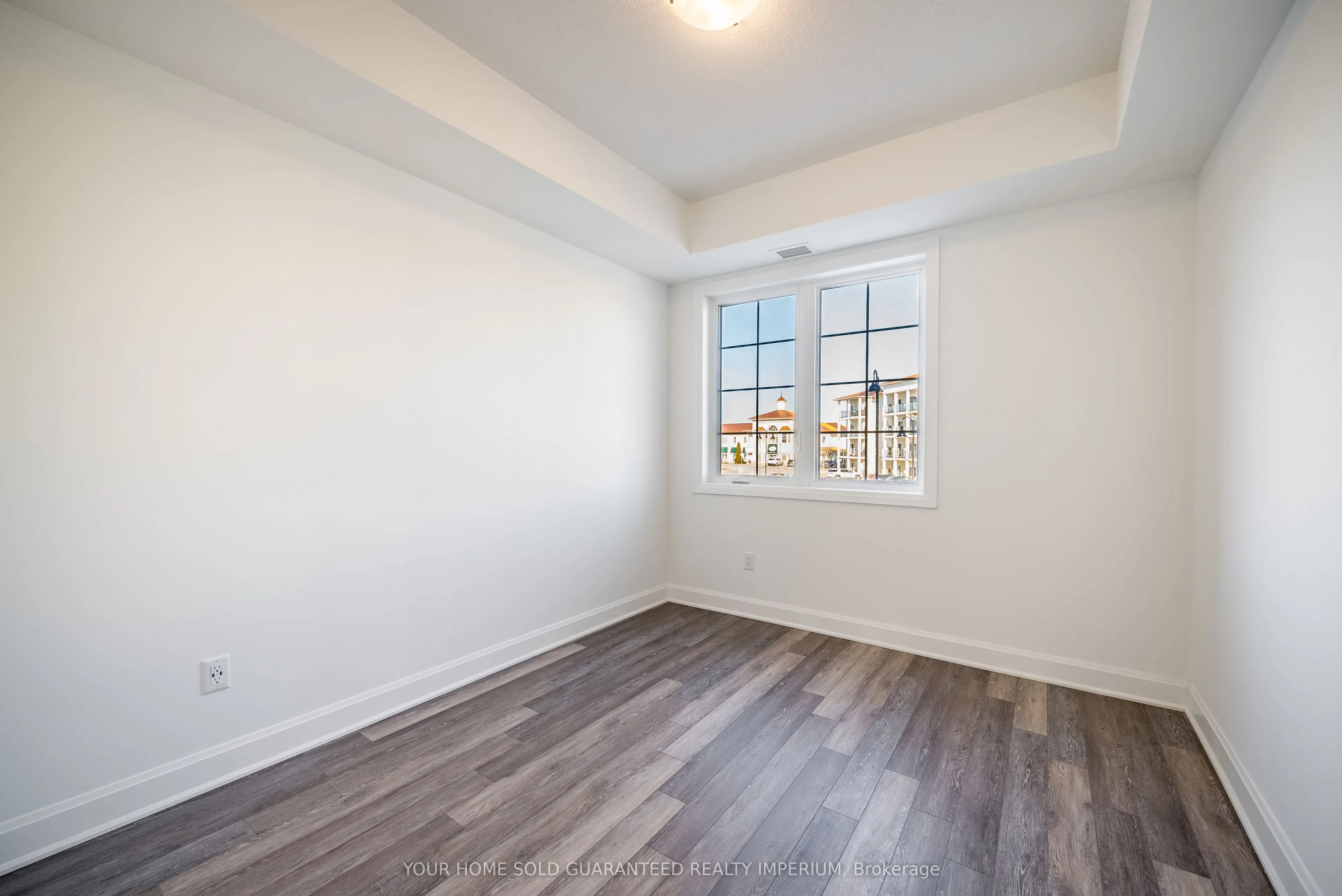 50 Lakebreeze Drive, #222