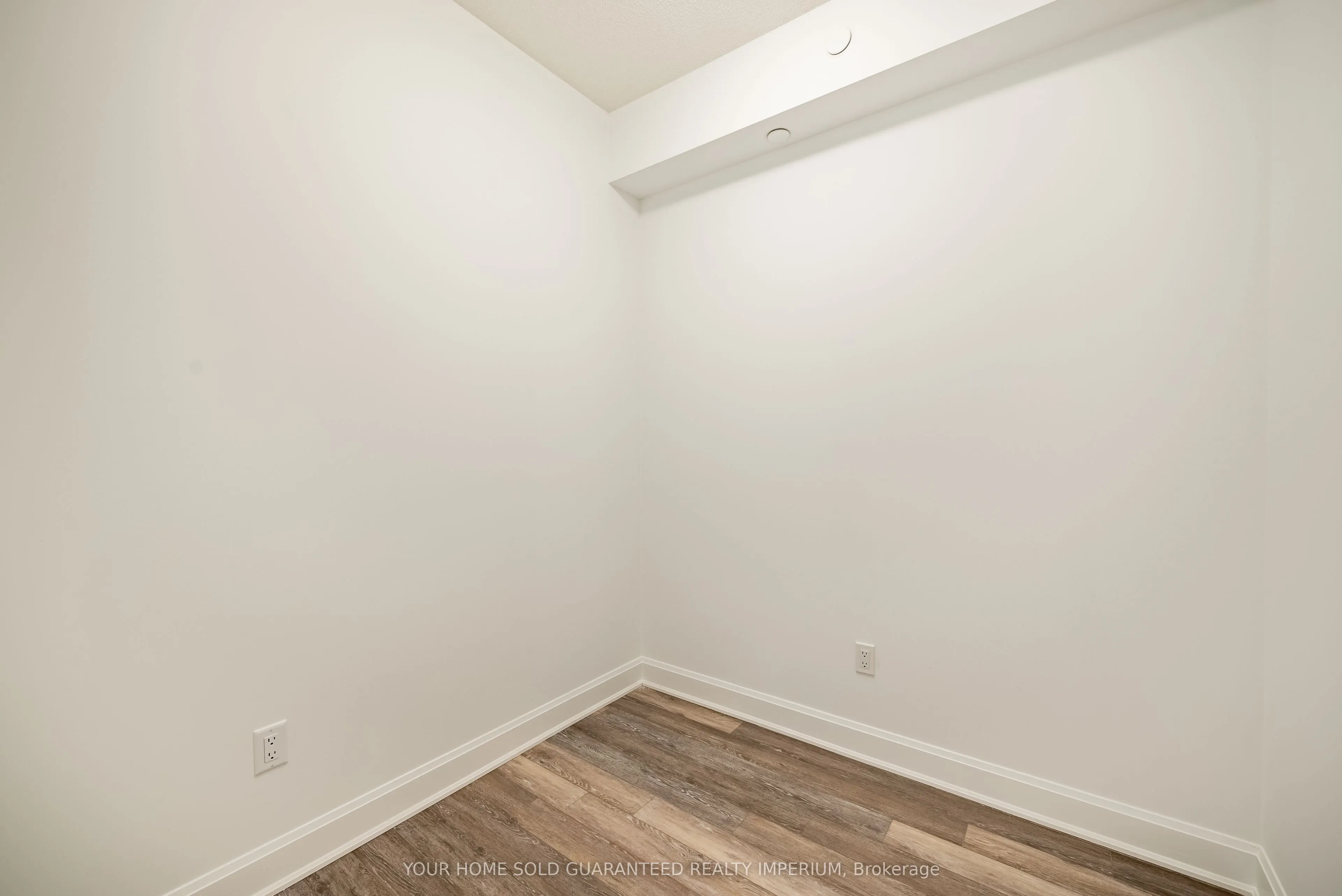50 Lakebreeze Drive, #222