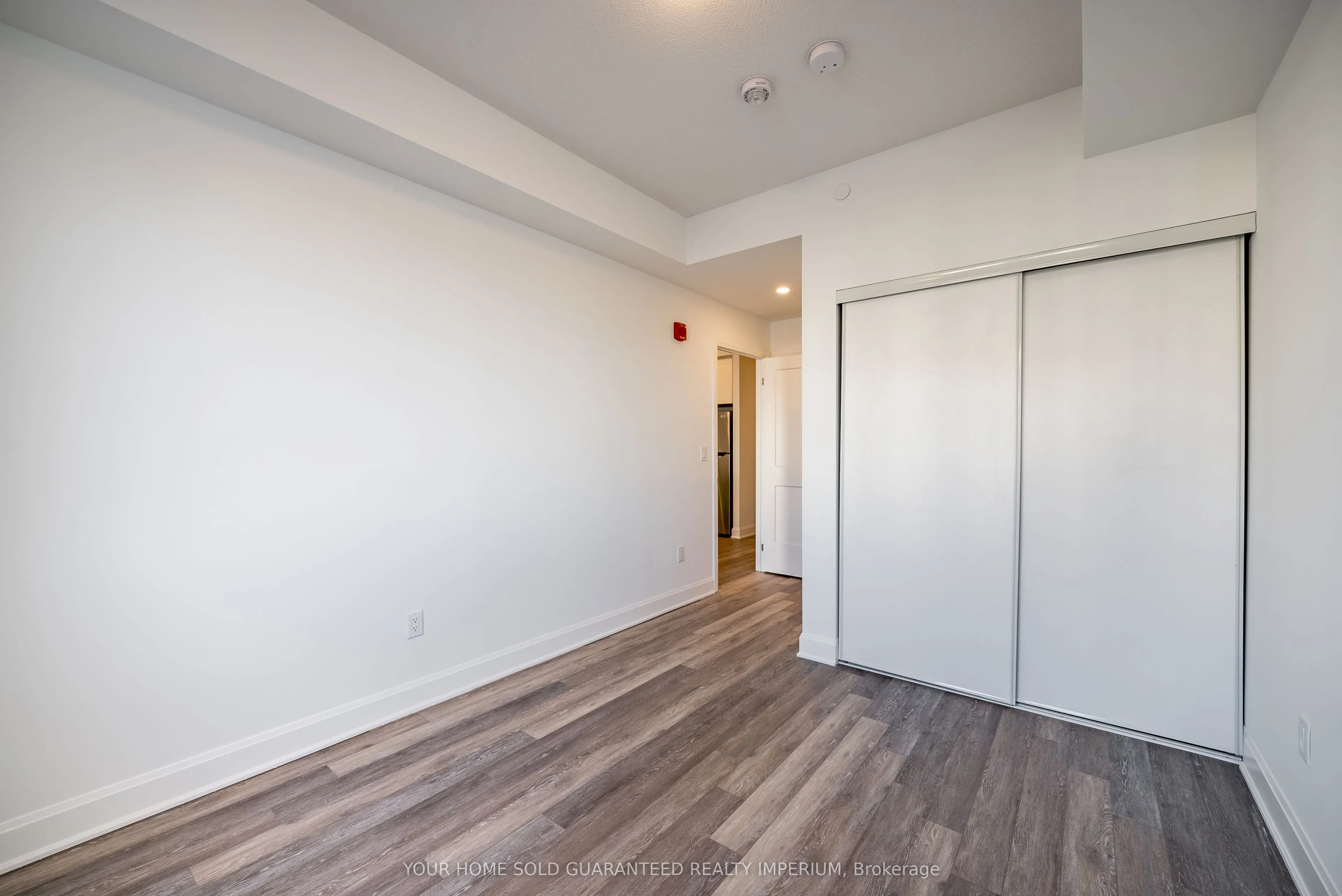 50 Lakebreeze Drive, #222
