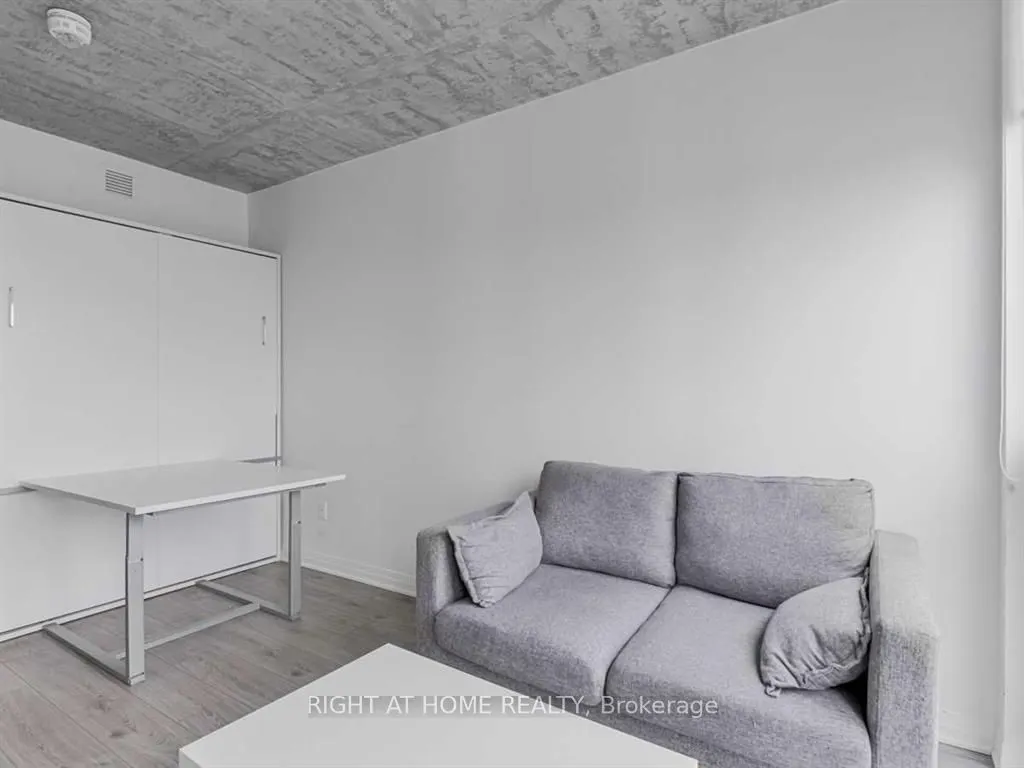 1900 Simcoe Street N, #542