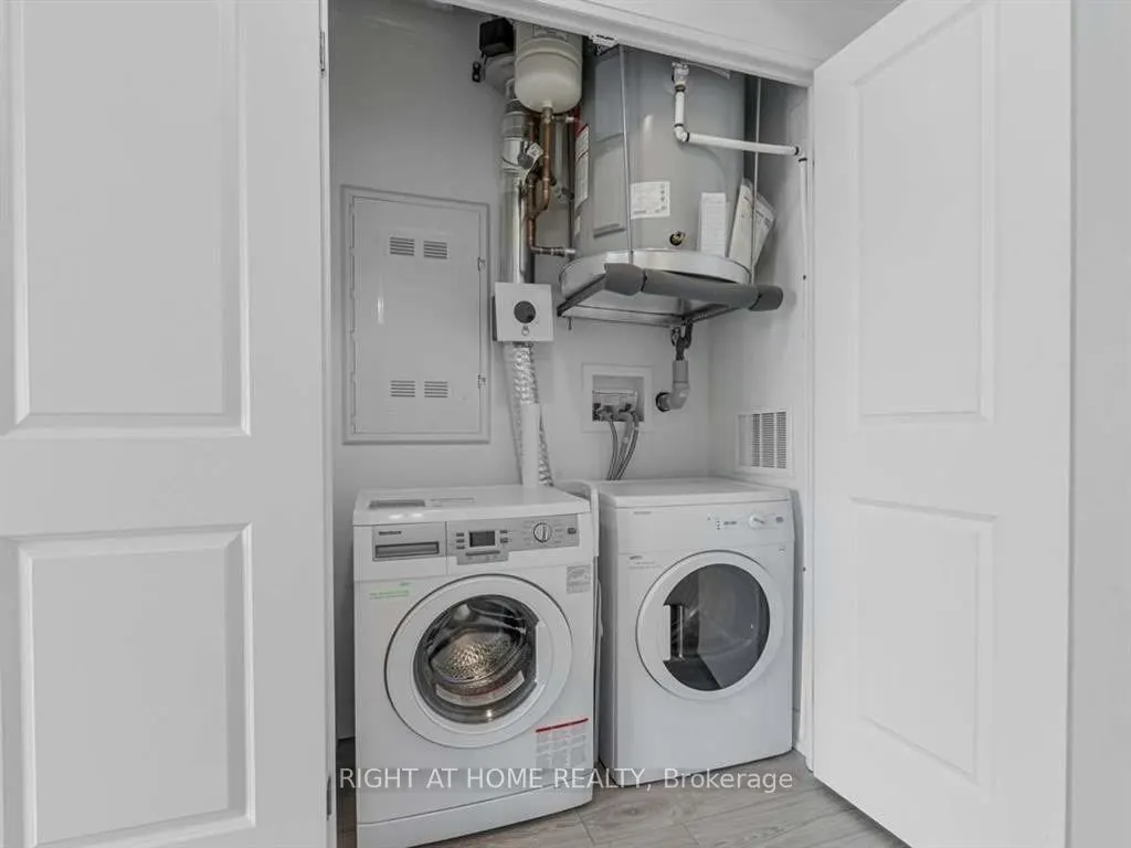 1900 Simcoe Street N, #542