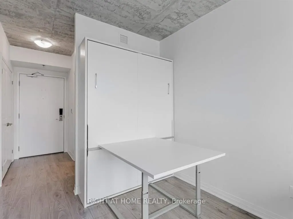1900 Simcoe Street N, #542