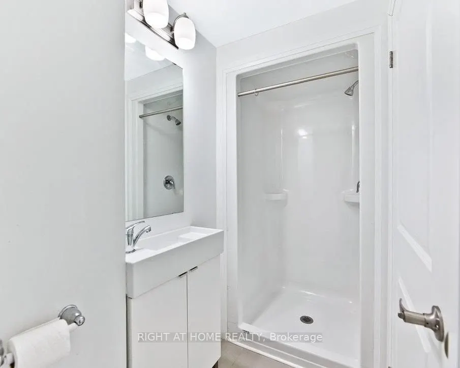 1900 Simcoe Street N, #542