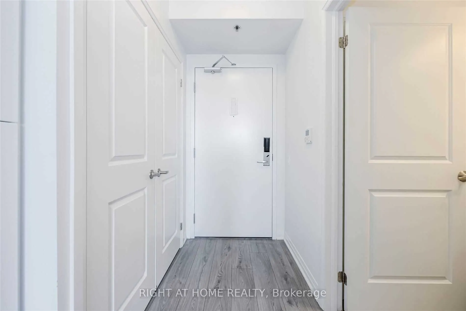 1900 Simcoe Street N, #542