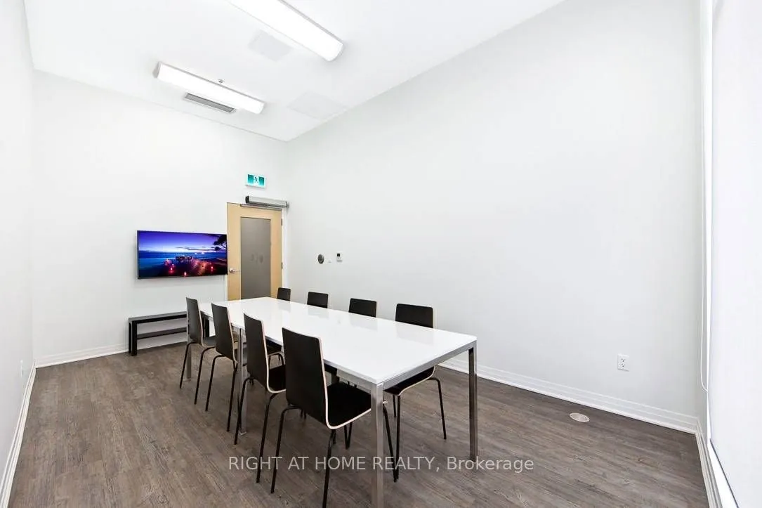 1900 Simcoe Street N, #542