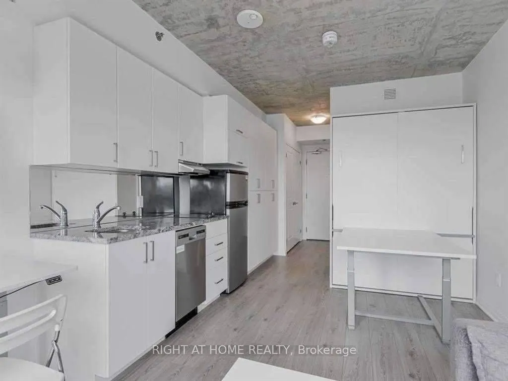 1900 Simcoe Street N, #542
